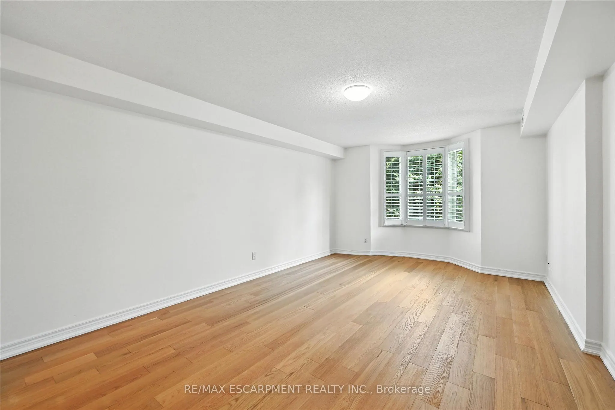 990 GOLF LINKS Road, #204