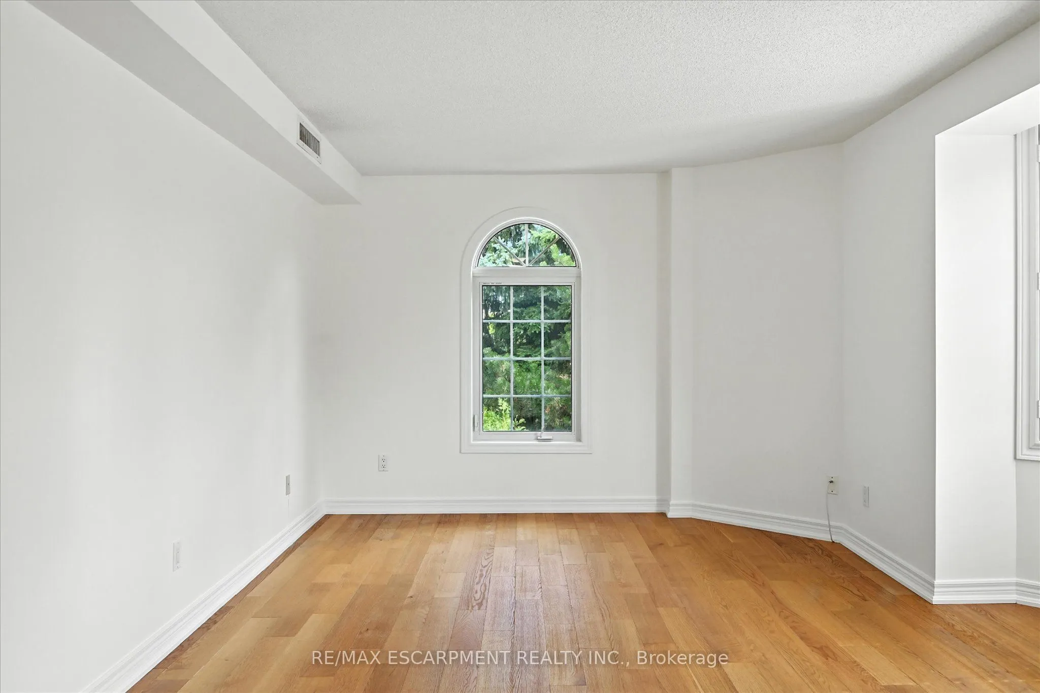 990 GOLF LINKS Road, #204