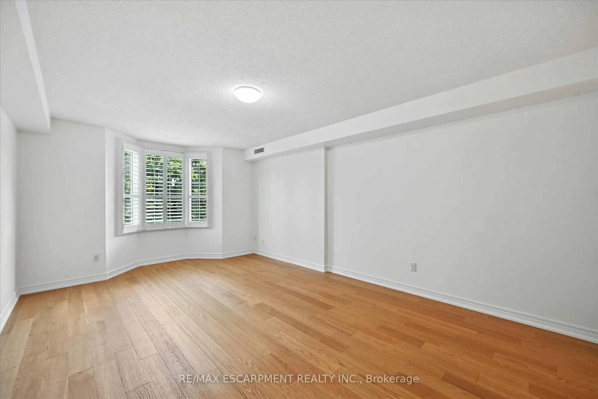 990 GOLF LINKS Road, #204