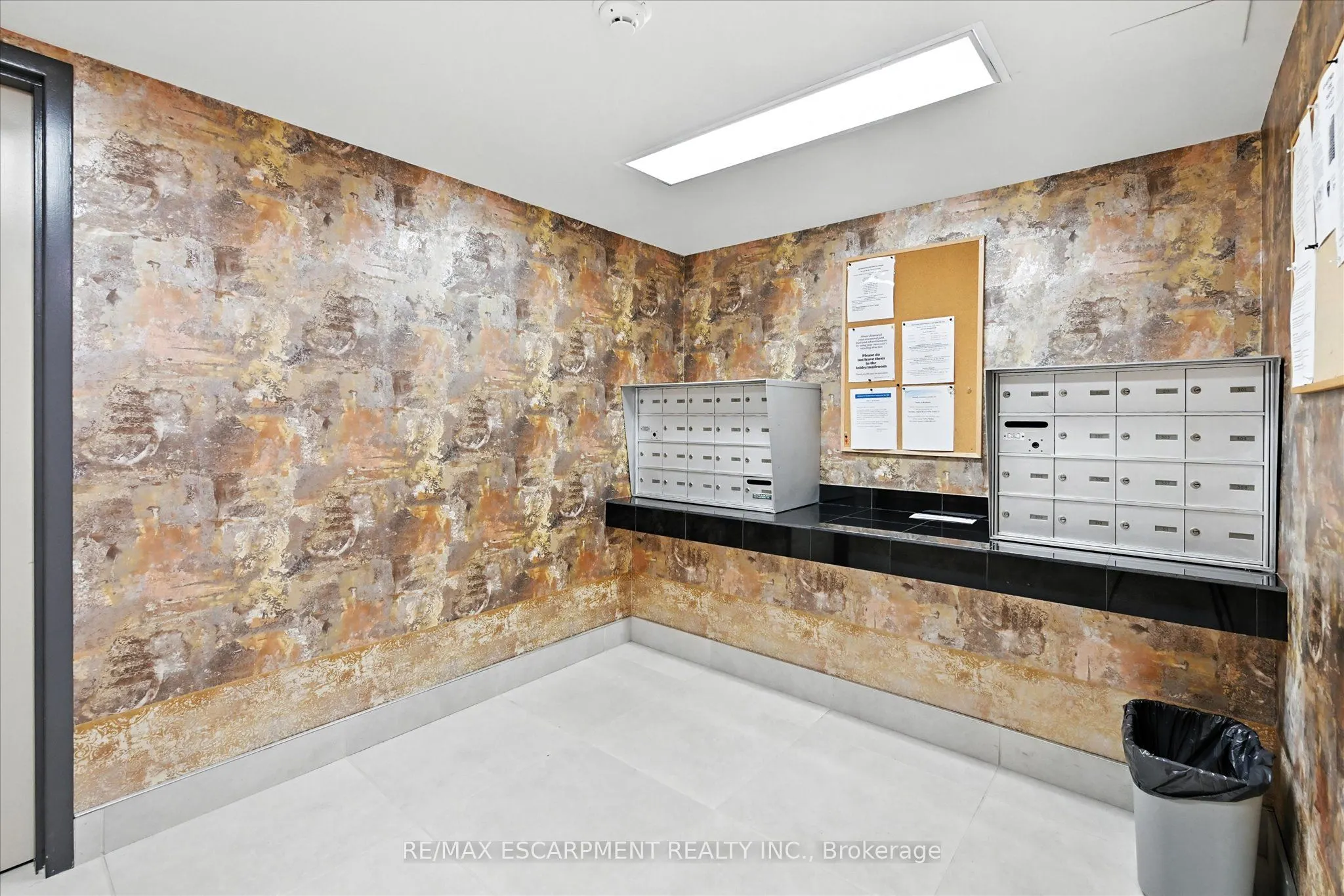 990 GOLF LINKS Road, #204