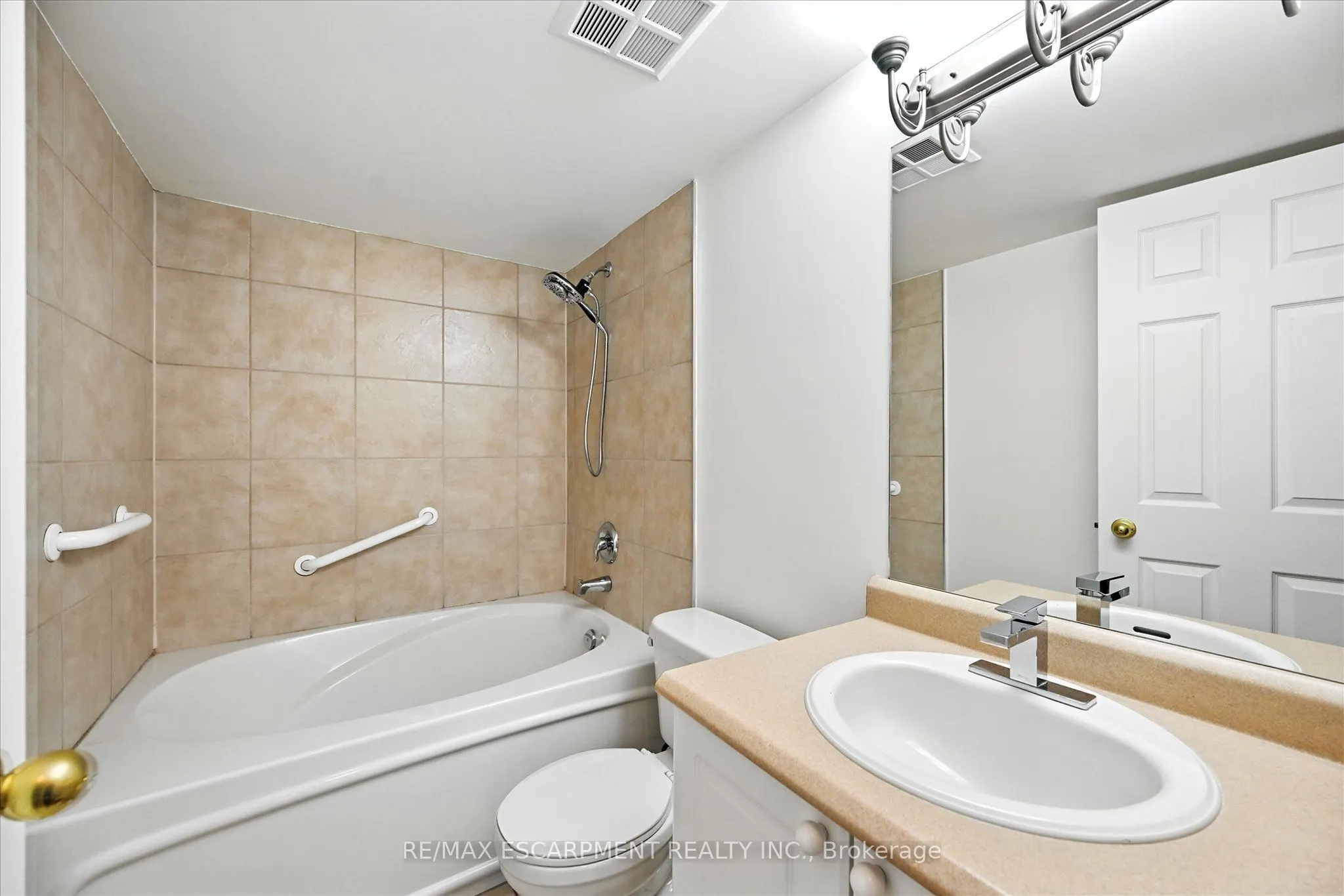990 GOLF LINKS Road, #204