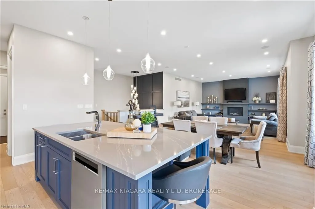 13 FRANCESCO Crescent