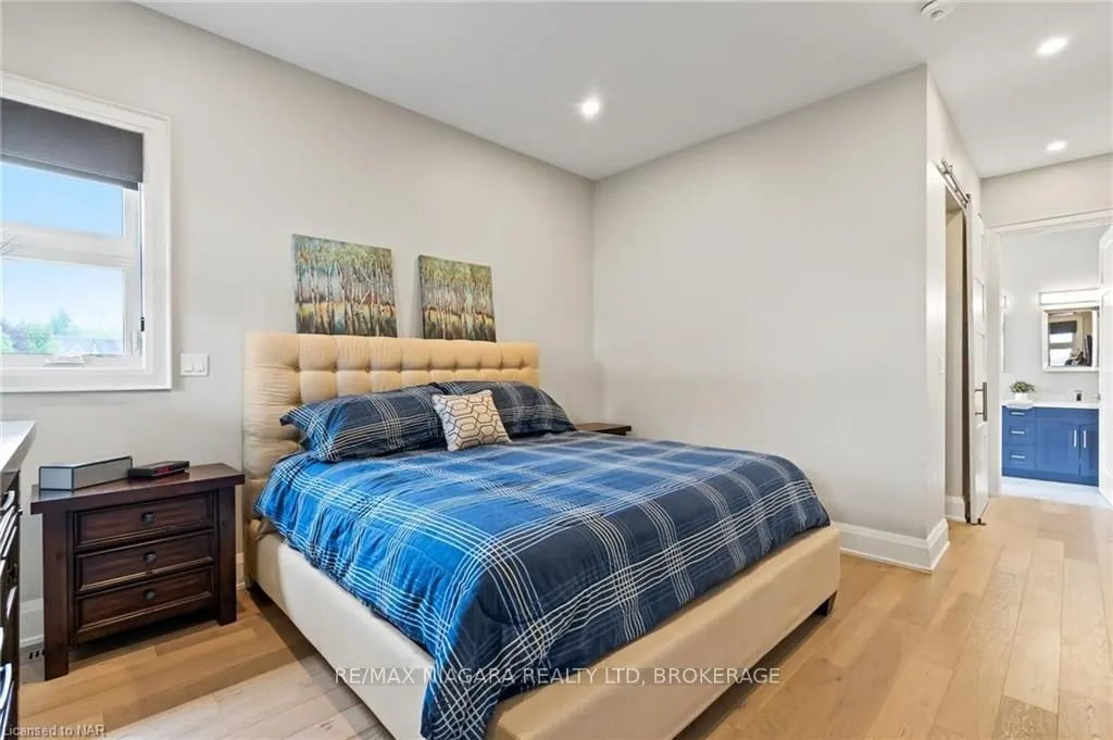 13 FRANCESCO Crescent