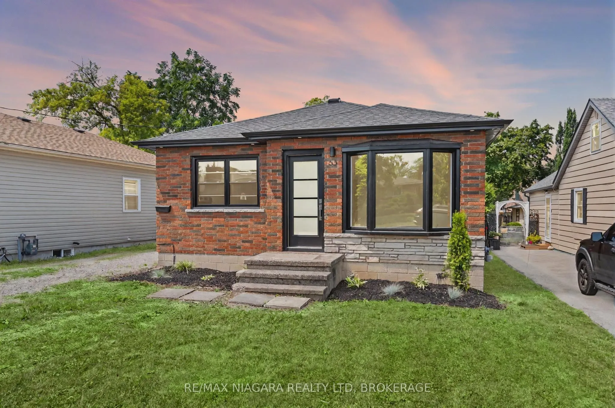53 Collier Road S