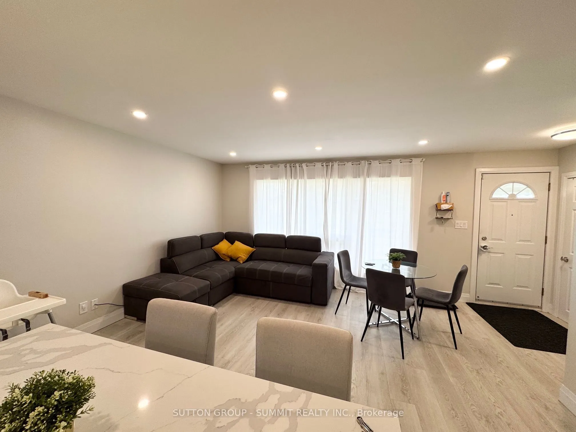 160 Macassa Avenue, #Main Floor