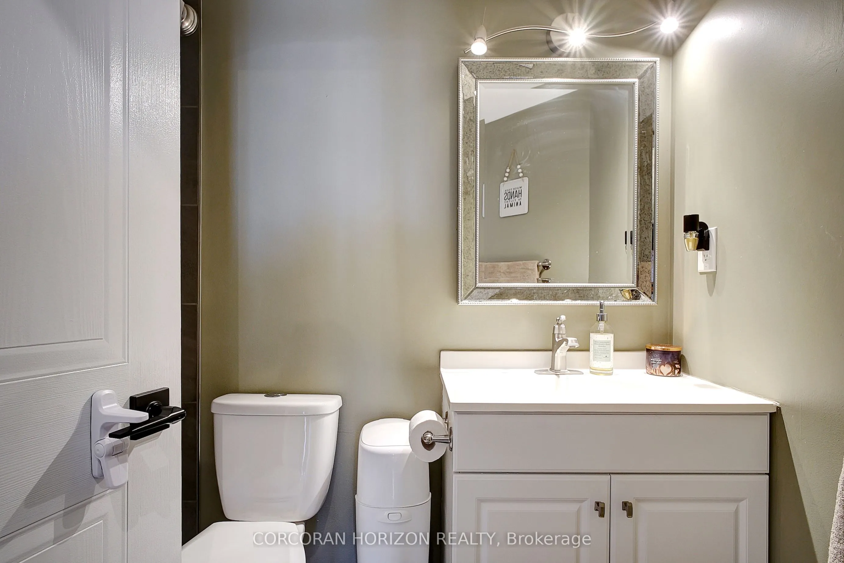 3227 King Street E, #409