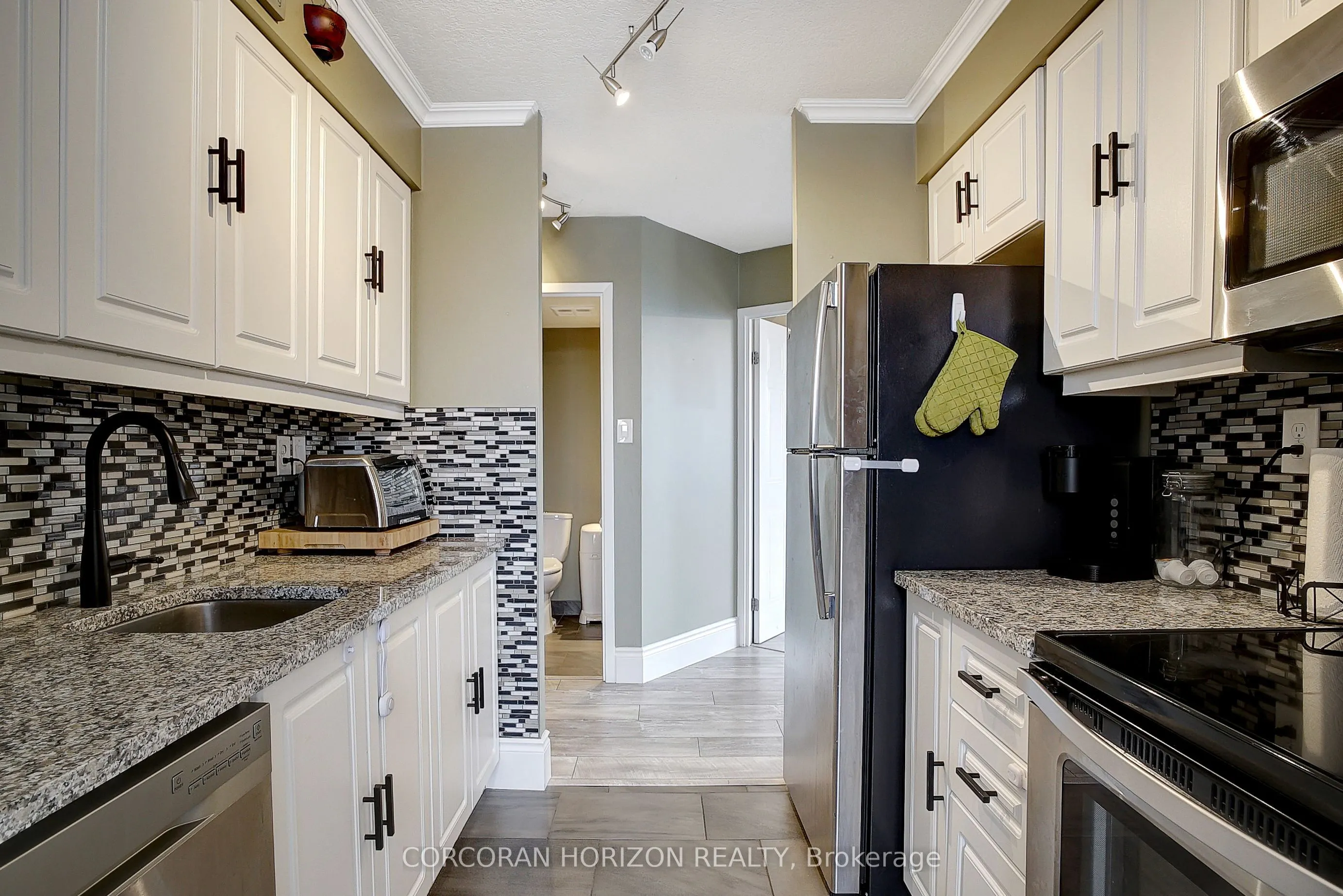 3227 King Street E, #409