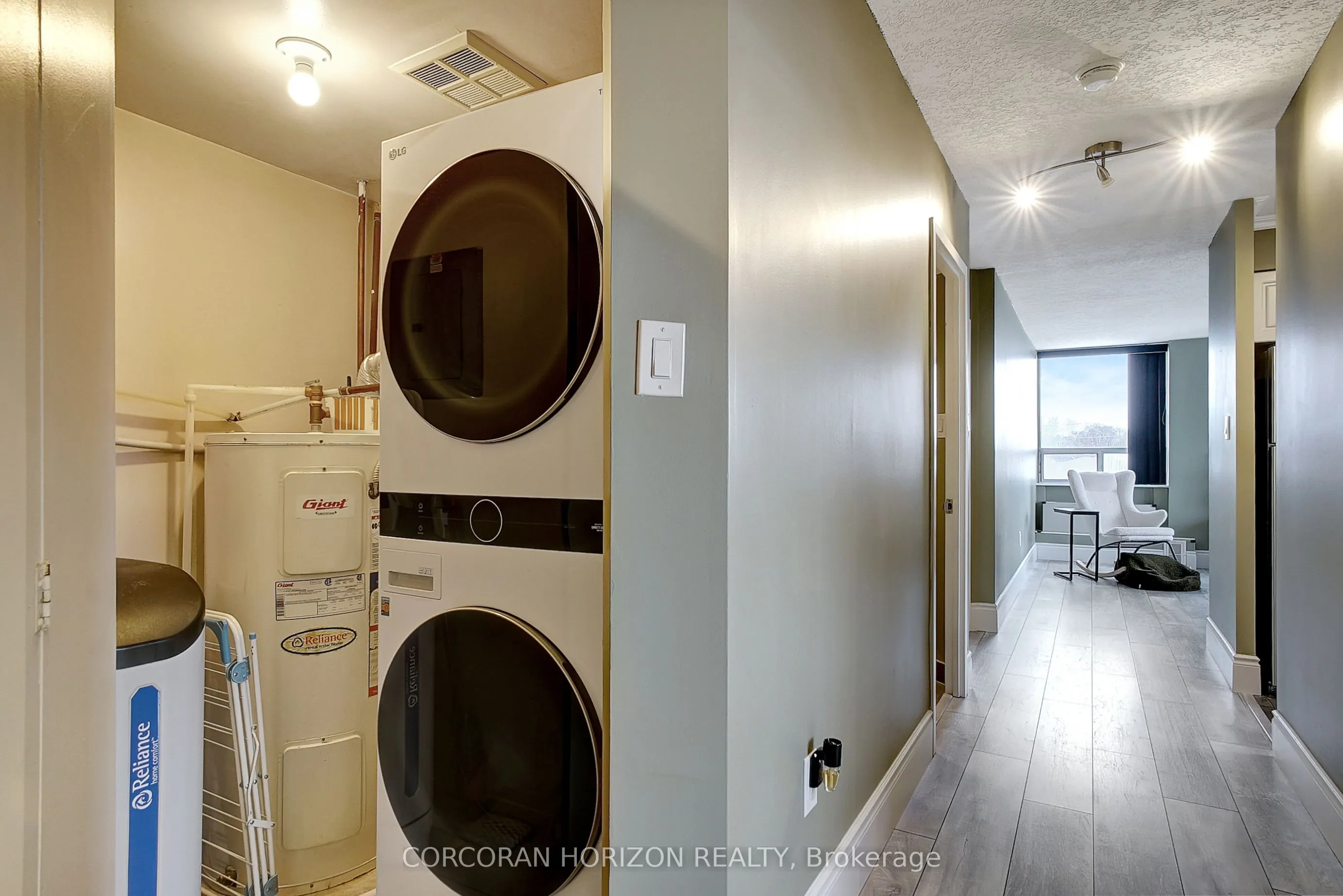 3227 King Street E, #409