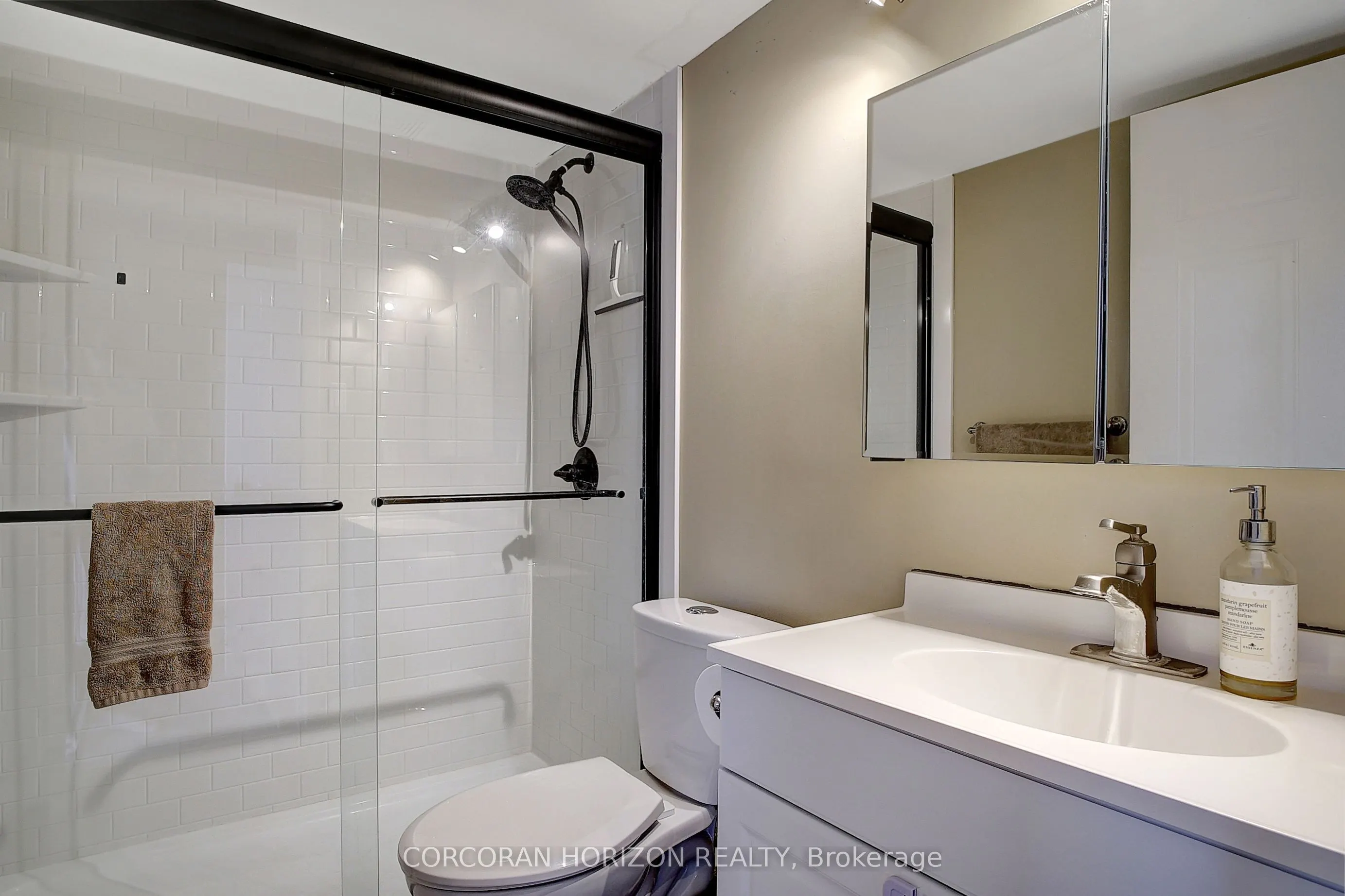 3227 King Street E, #409