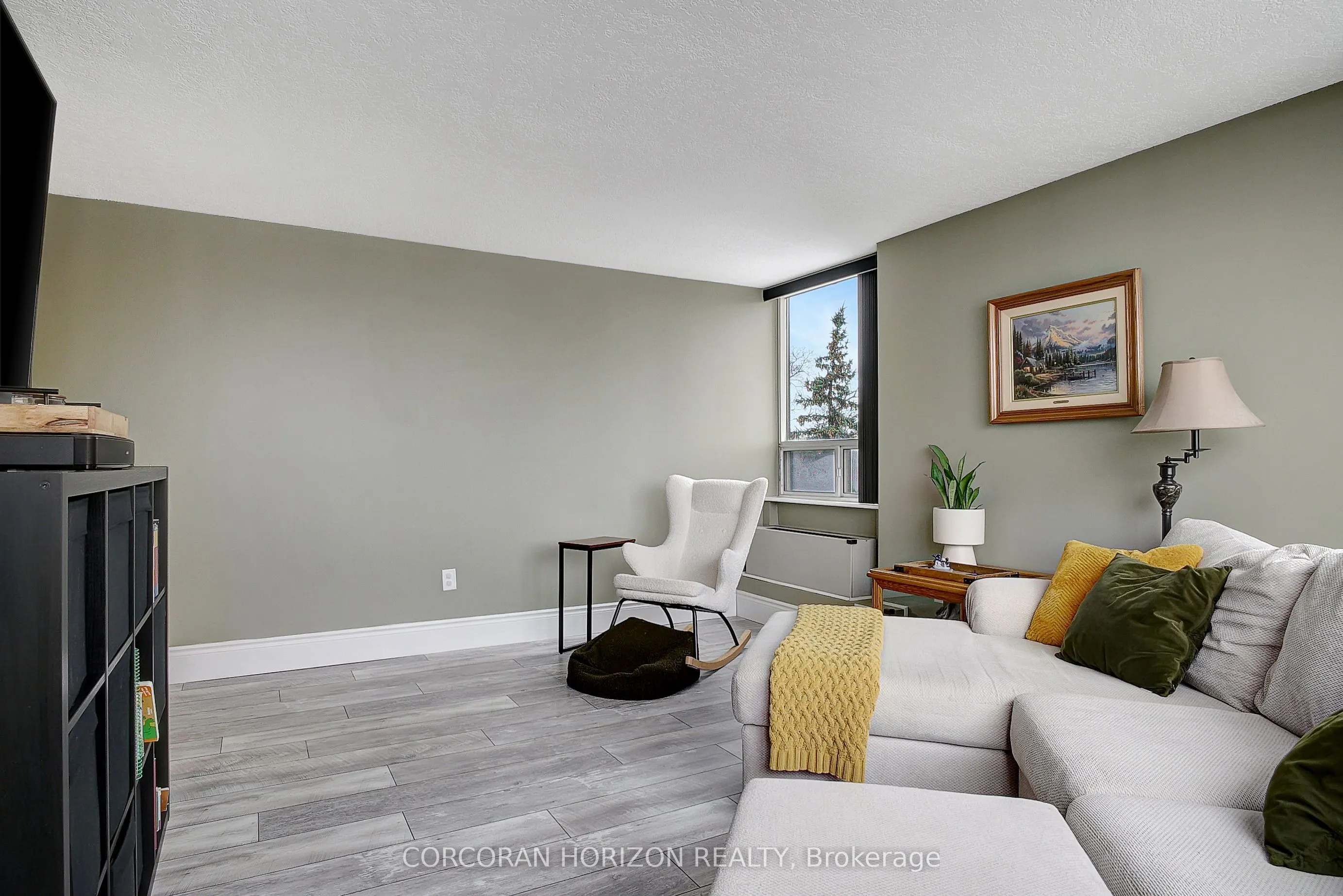 3227 King Street E, #409