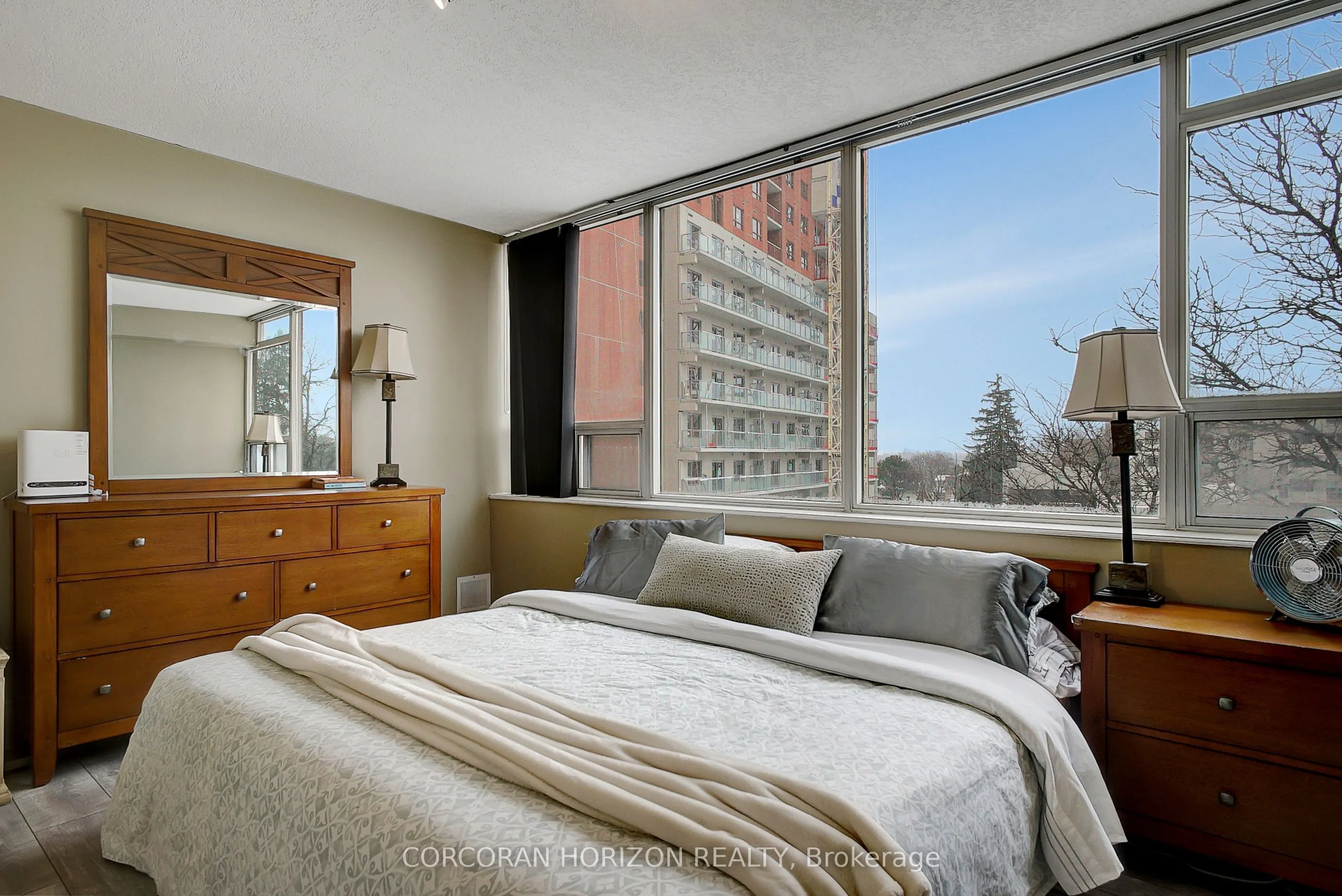 3227 King Street E, #409