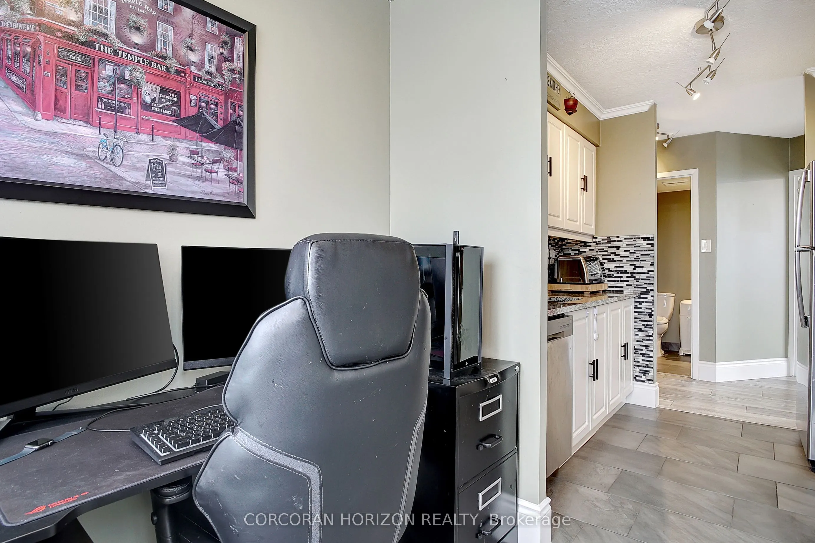 3227 King Street E, #409