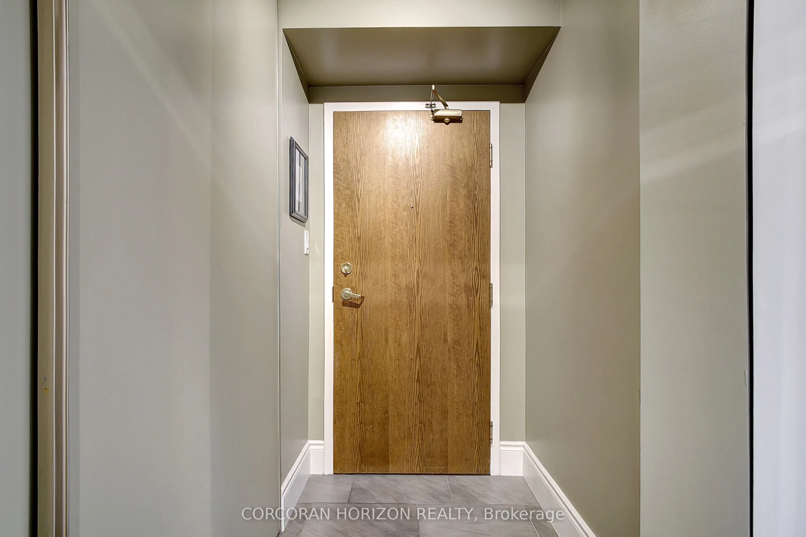 3227 King Street E, #409
