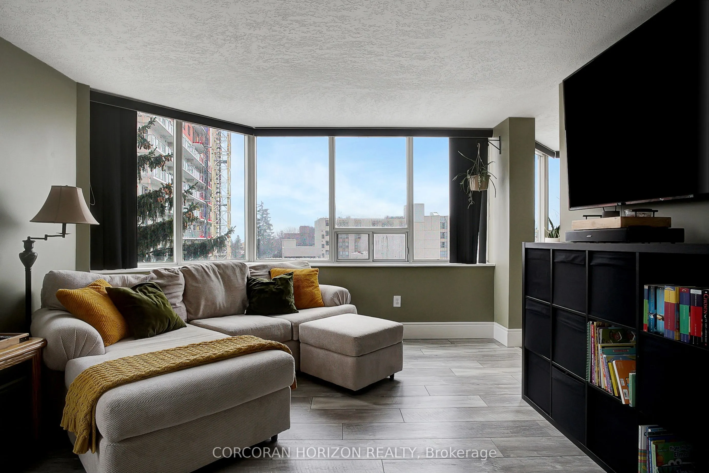 3227 King Street E, #409