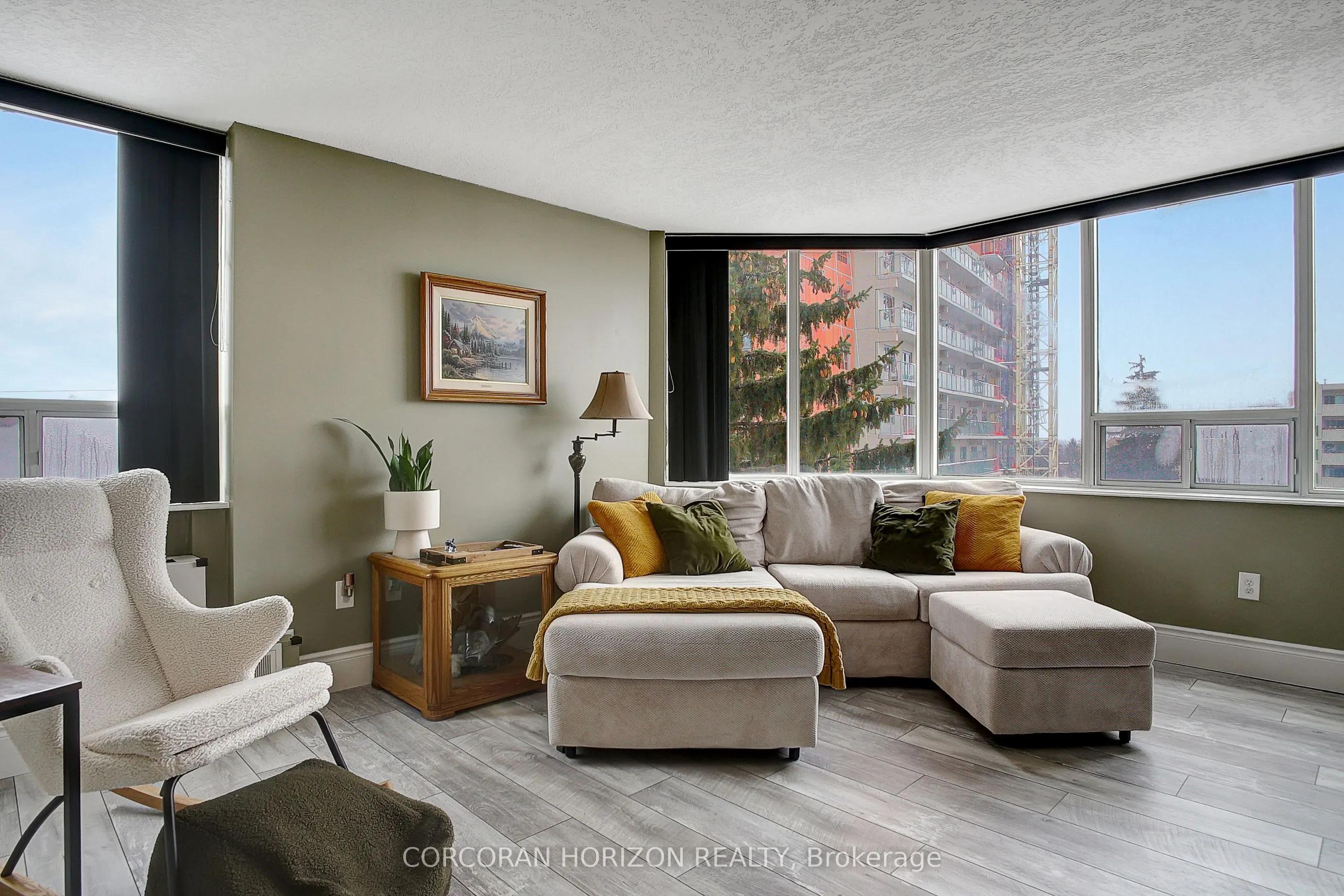 3227 King Street E, #409