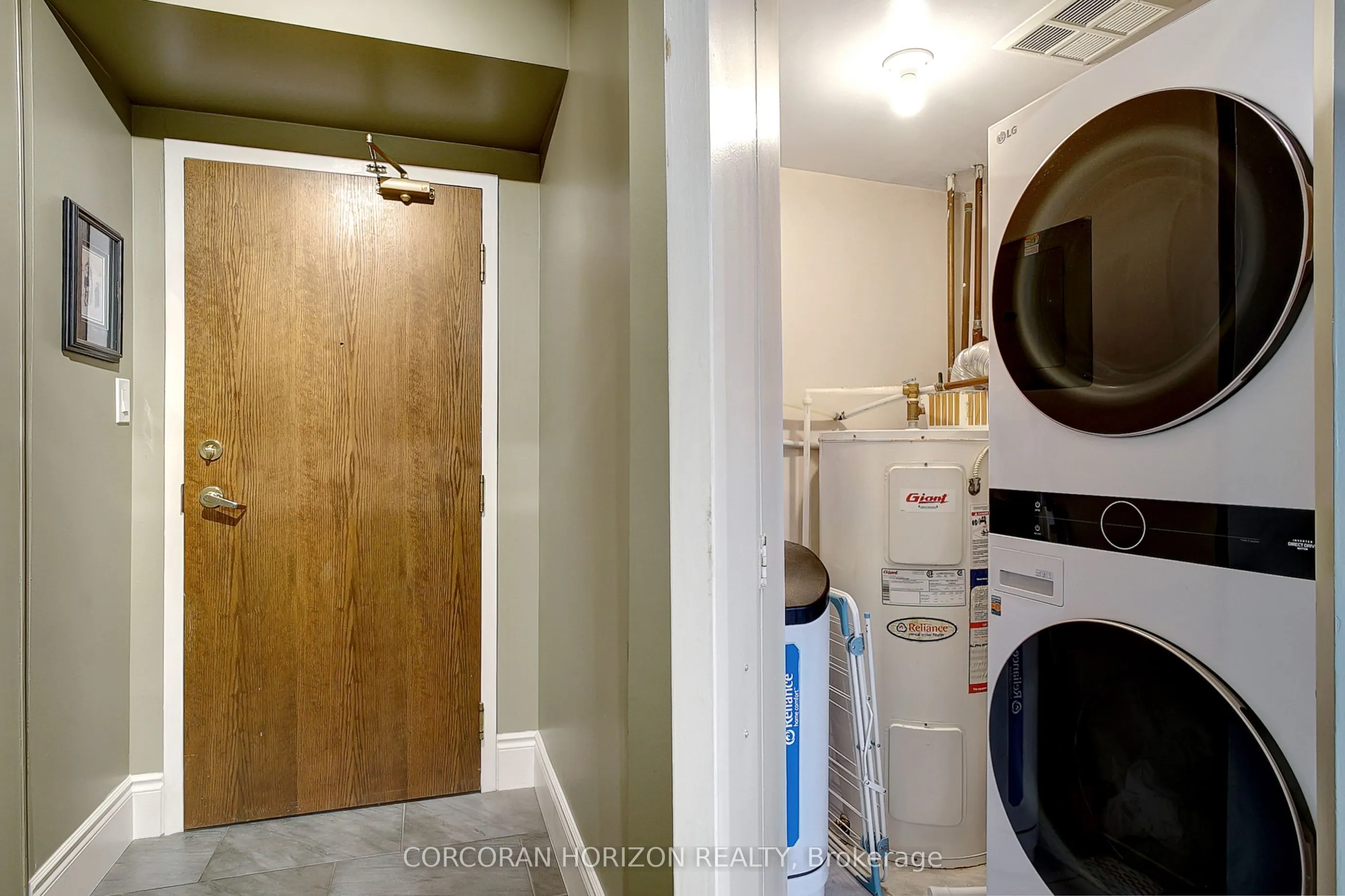 3227 King Street E, #409