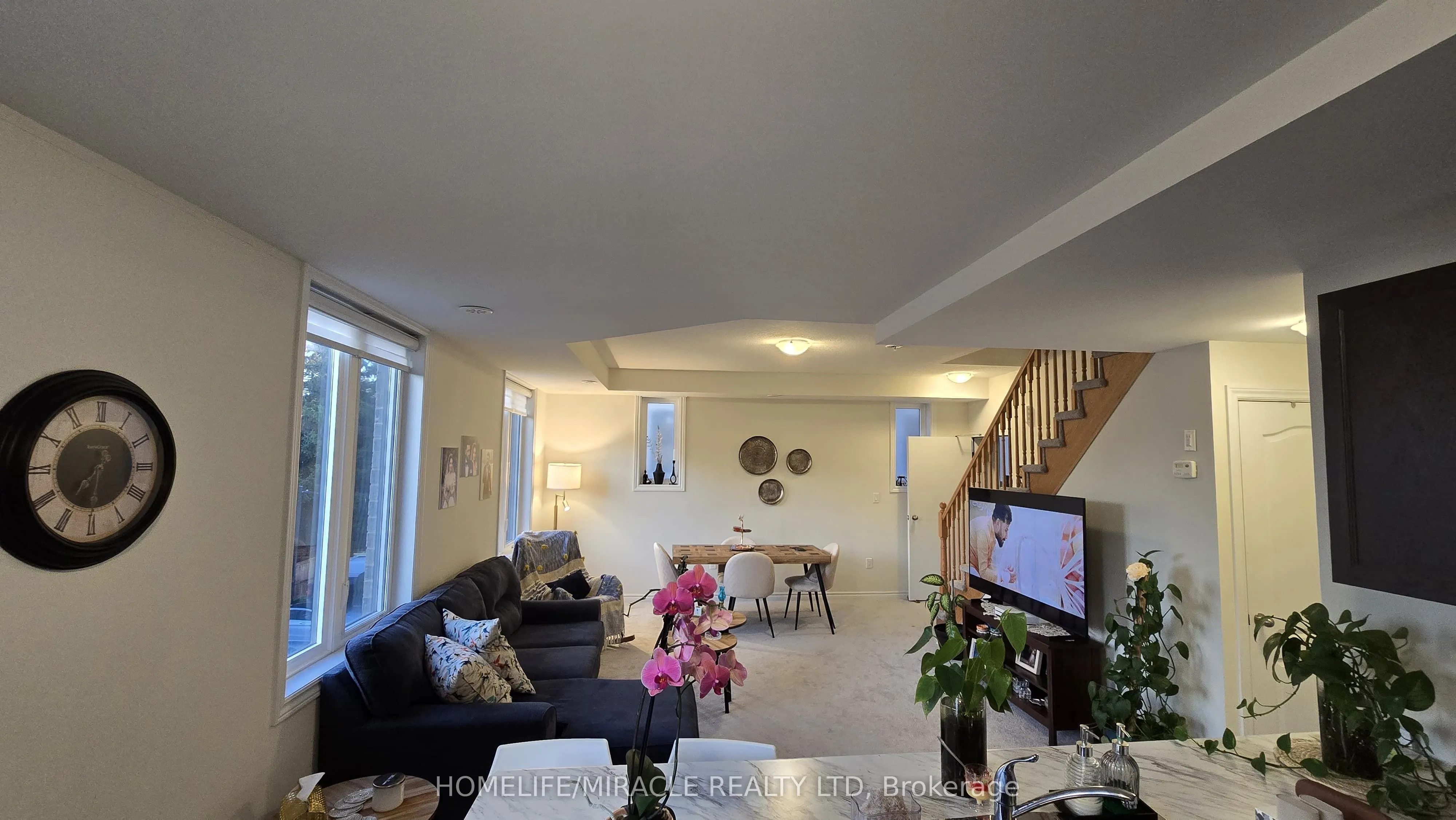383 Dundas Street E, #70