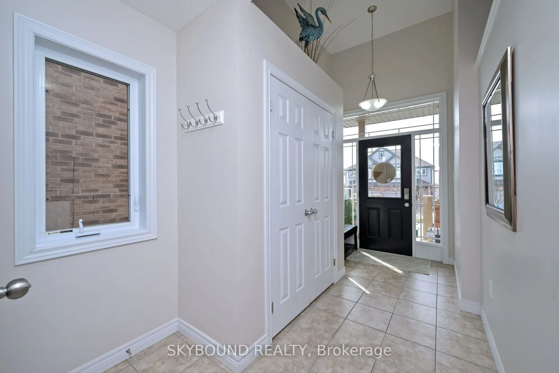 102 Oakes Crescent