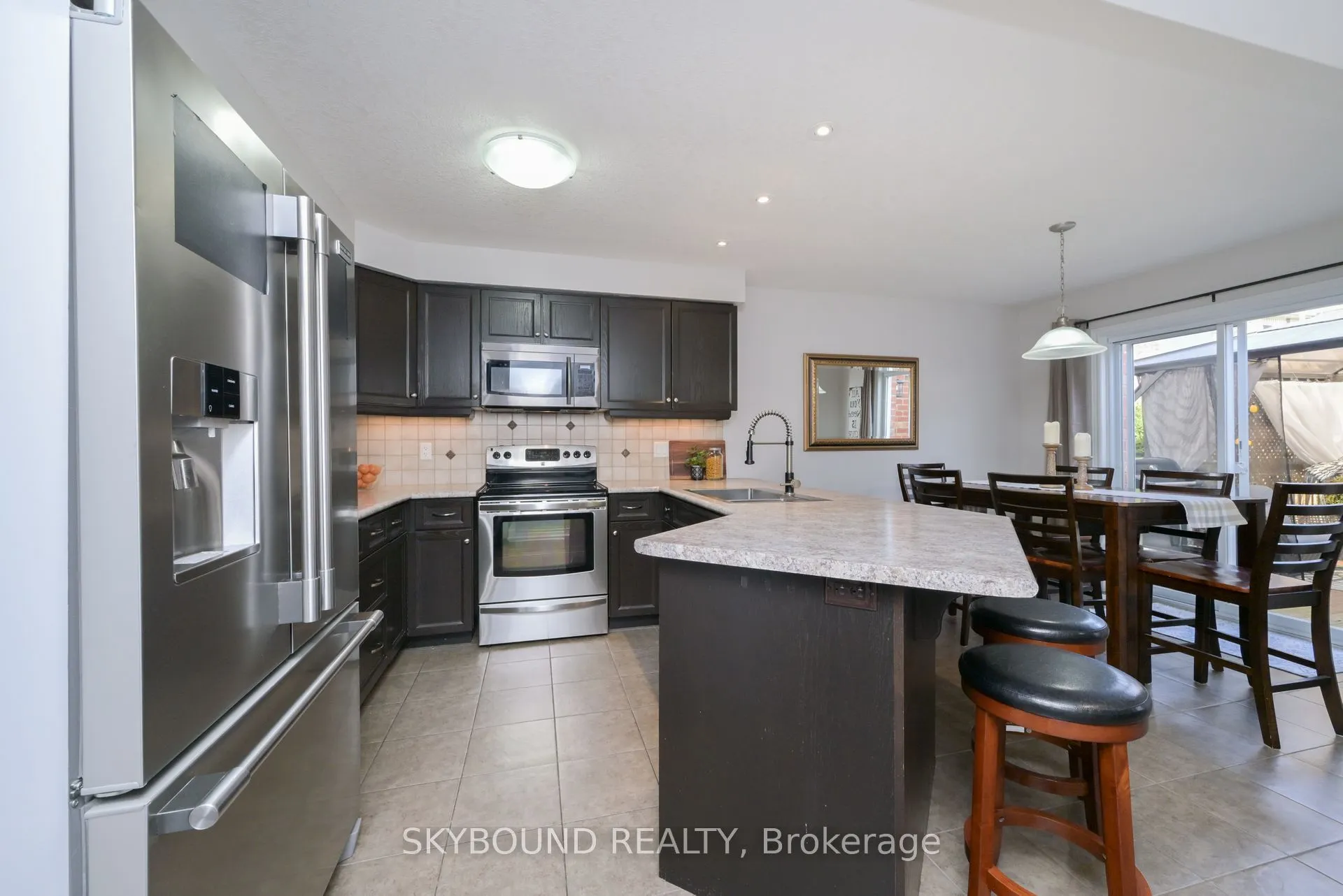 102 Oakes Crescent