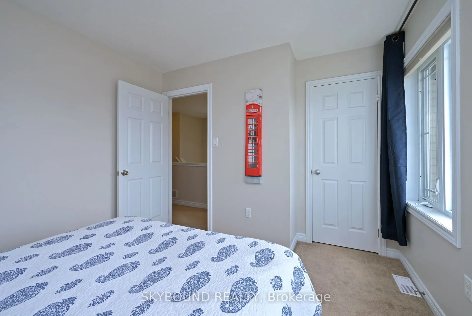 102 Oakes Crescent