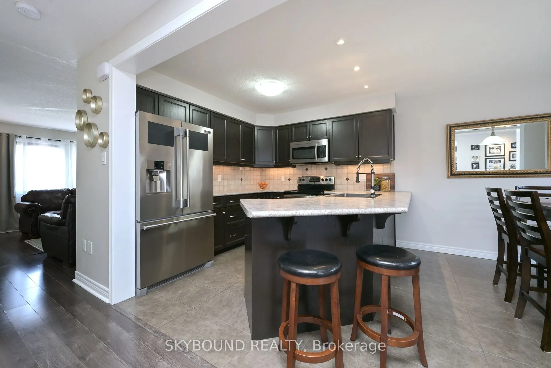 102 Oakes Crescent