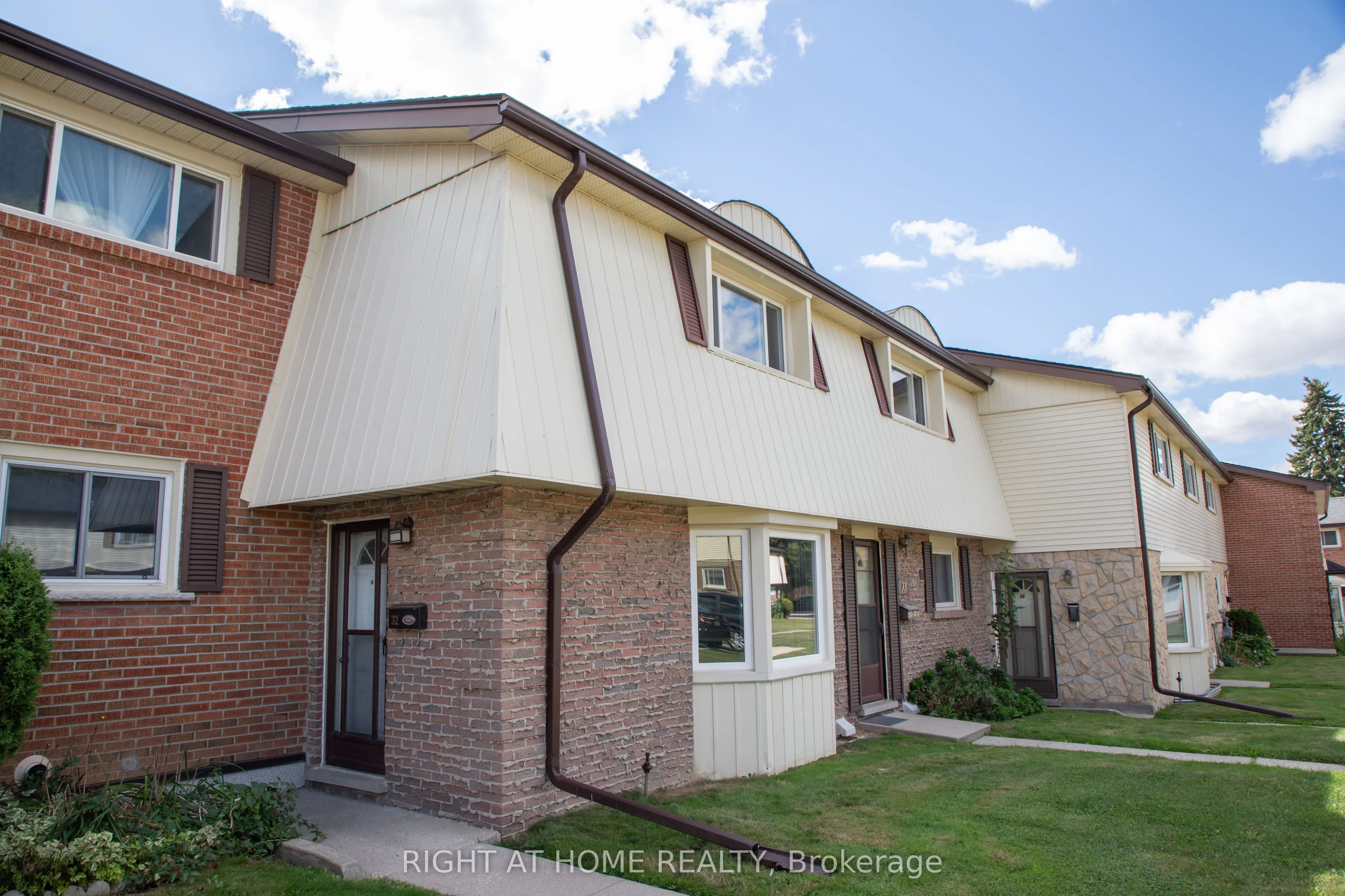160 Jansen Avenue, #32