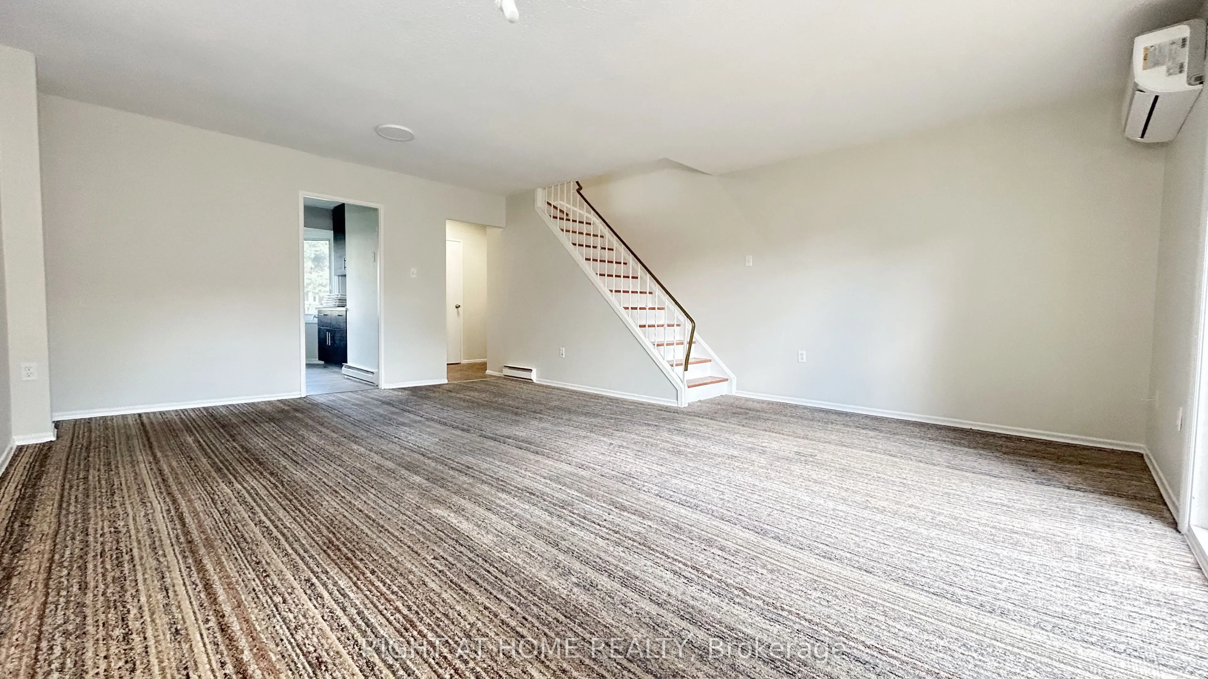 160 Jansen Avenue, #32