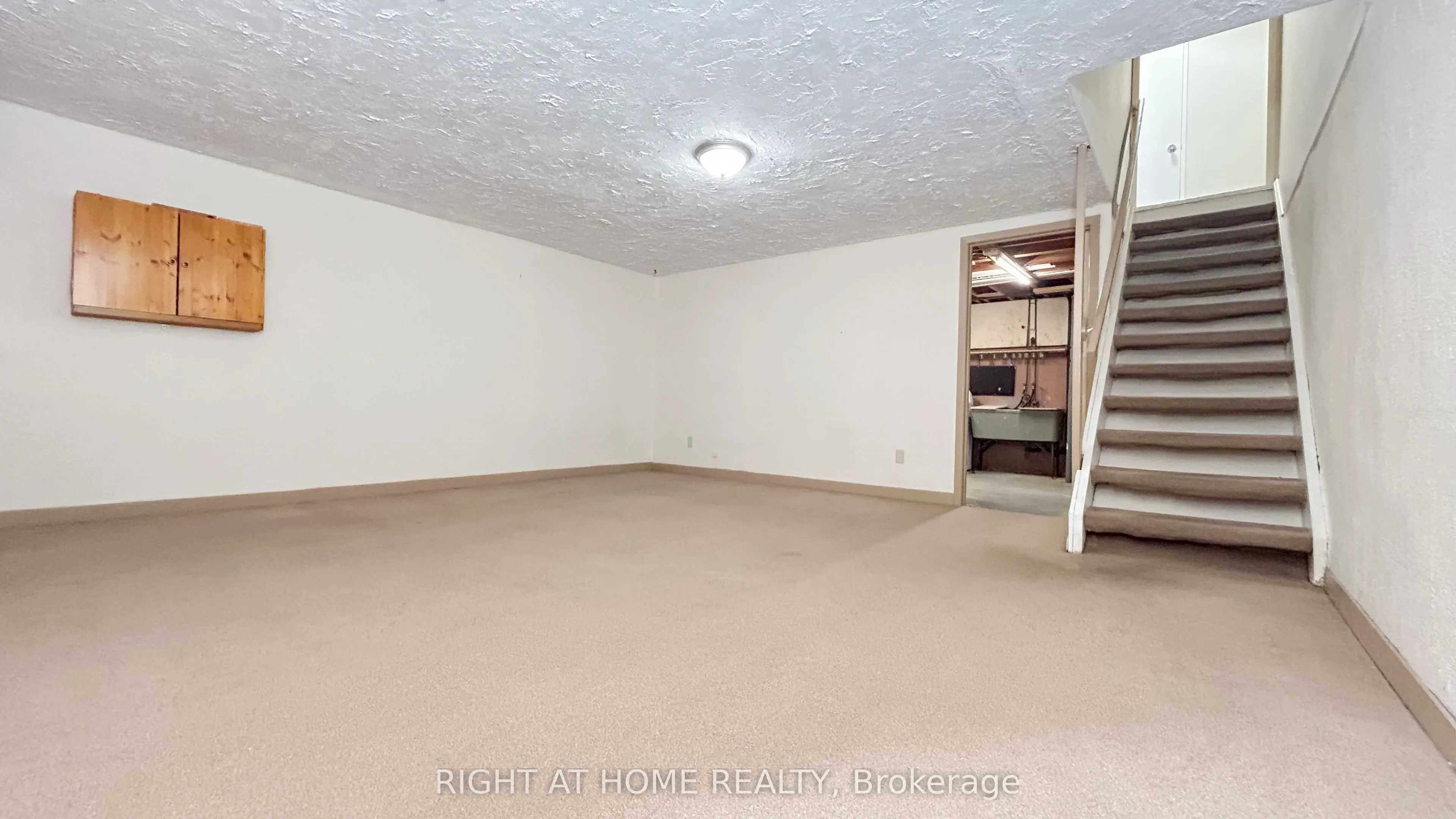160 Jansen Avenue, #32