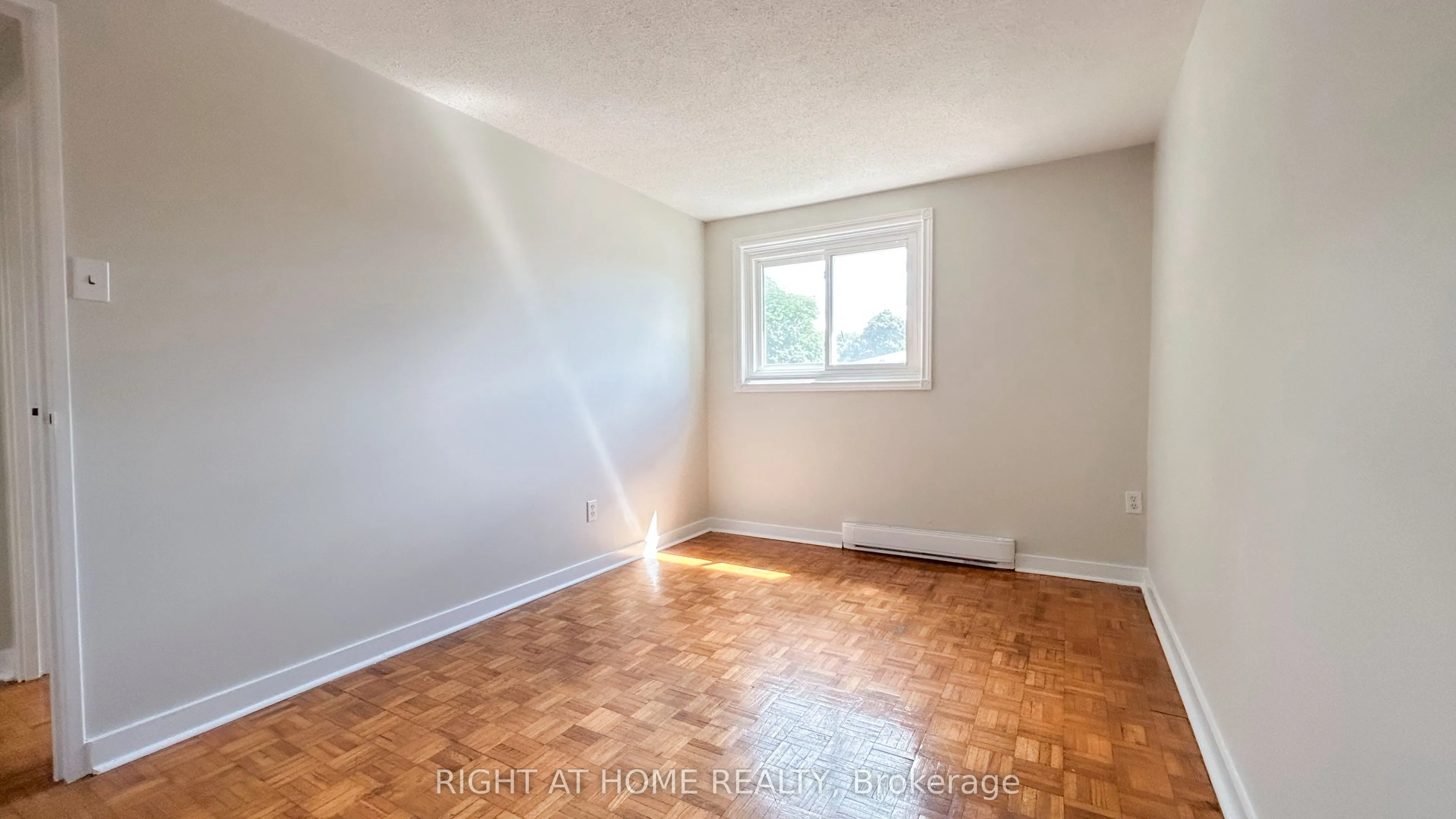 160 Jansen Avenue, #32