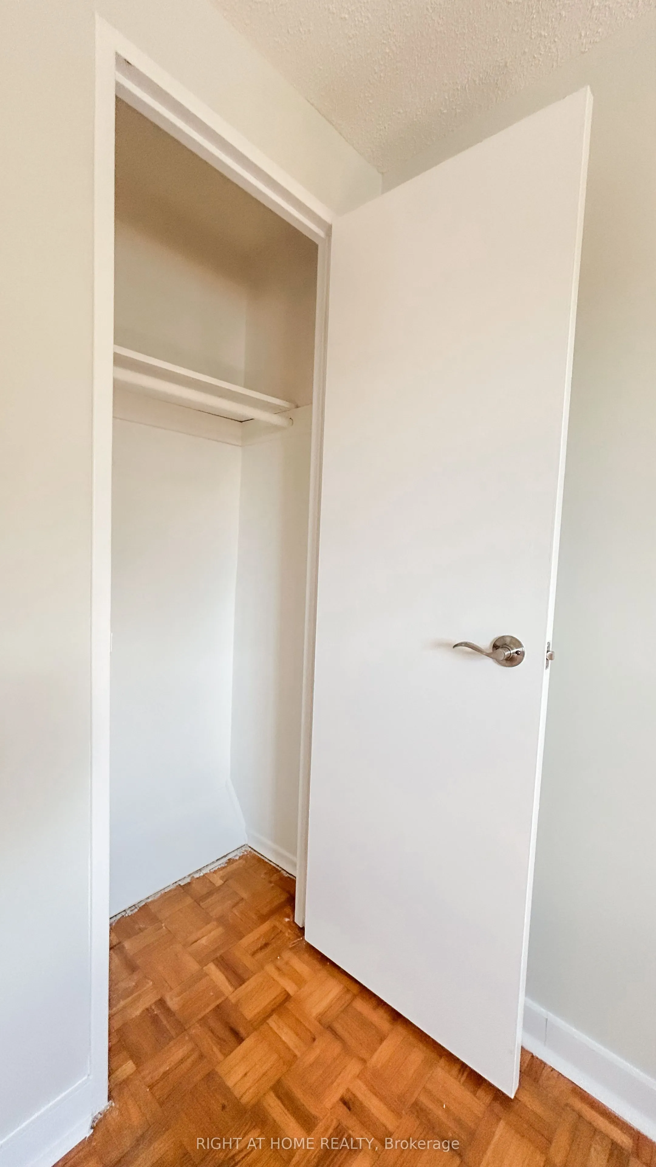 160 Jansen Avenue, #32