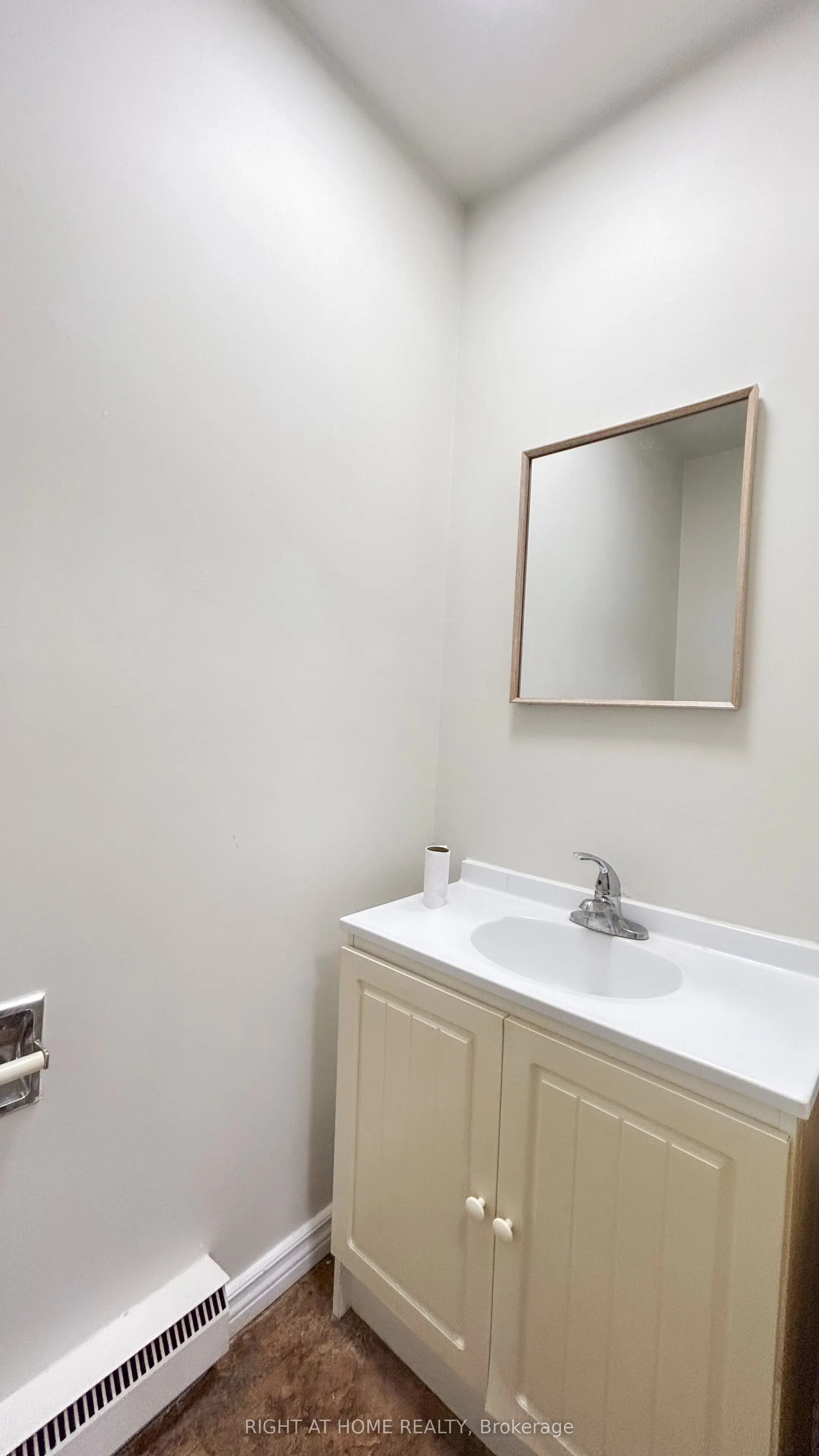 160 Jansen Avenue, #32