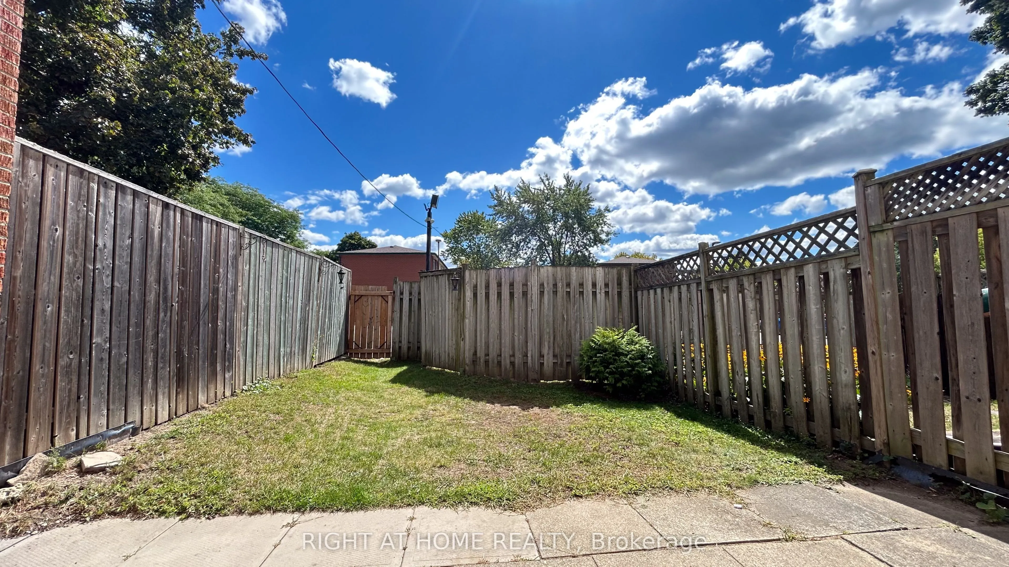 160 Jansen Avenue, #32