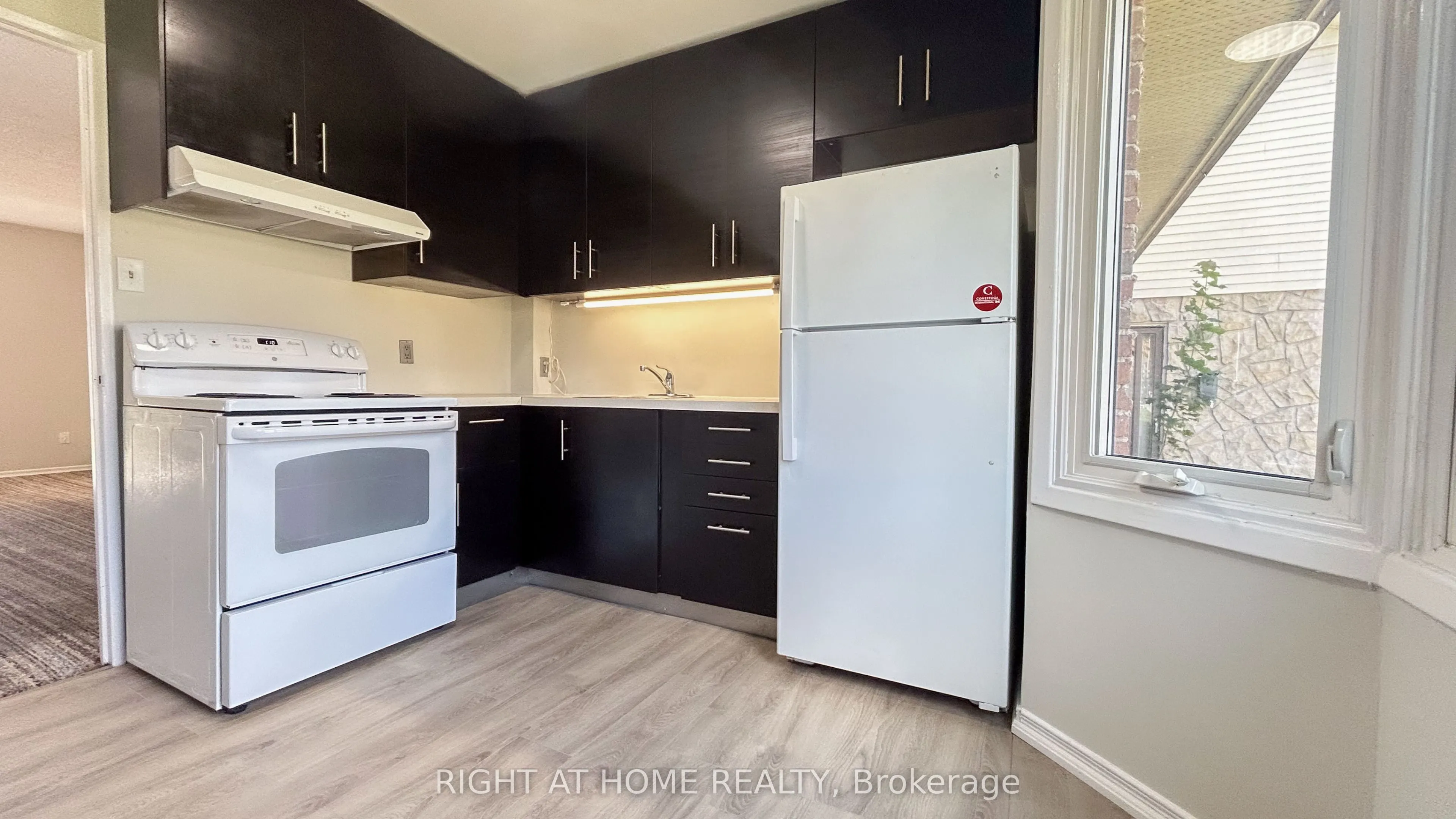 160 Jansen Avenue, #32
