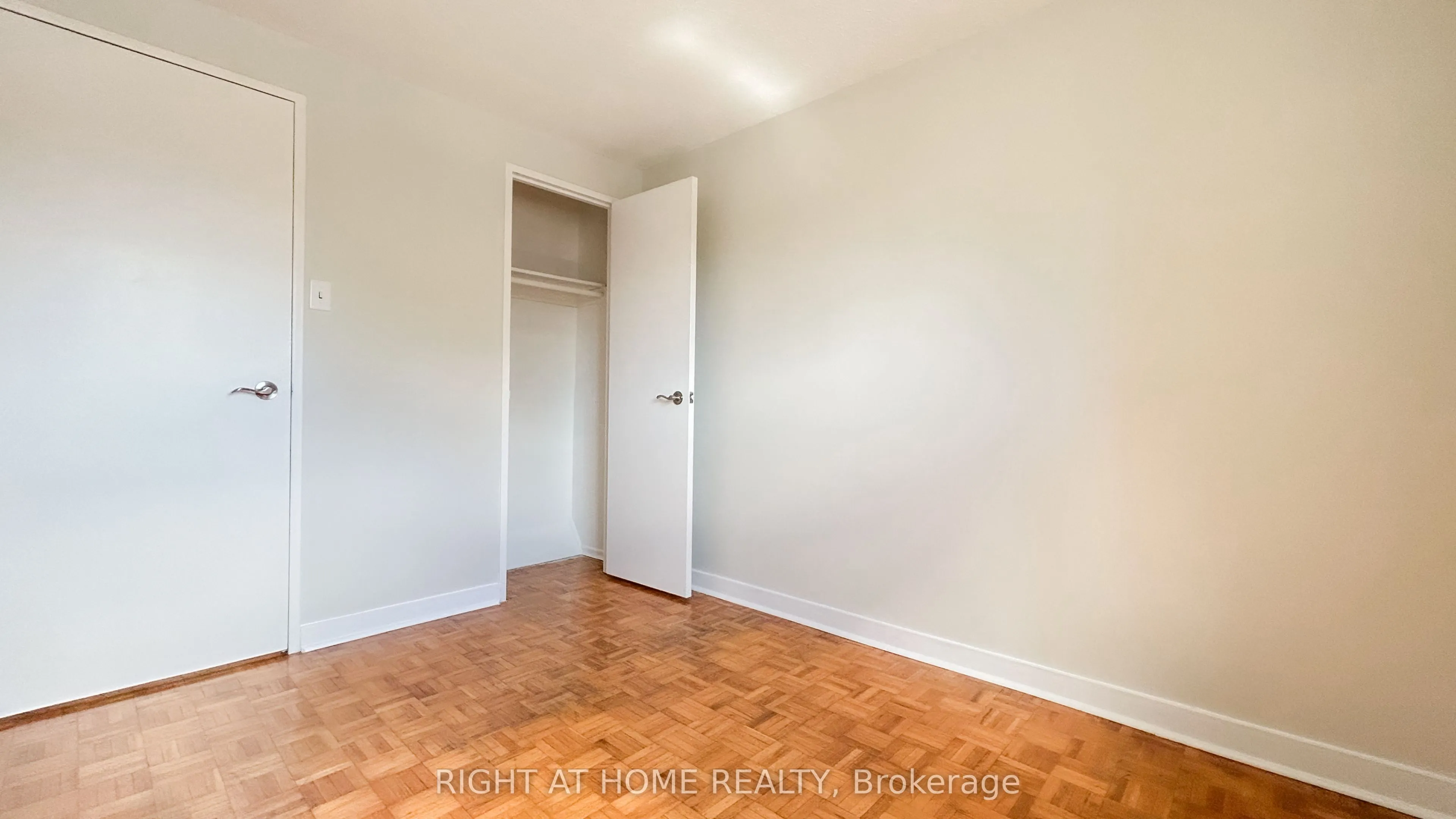 160 Jansen Avenue, #32