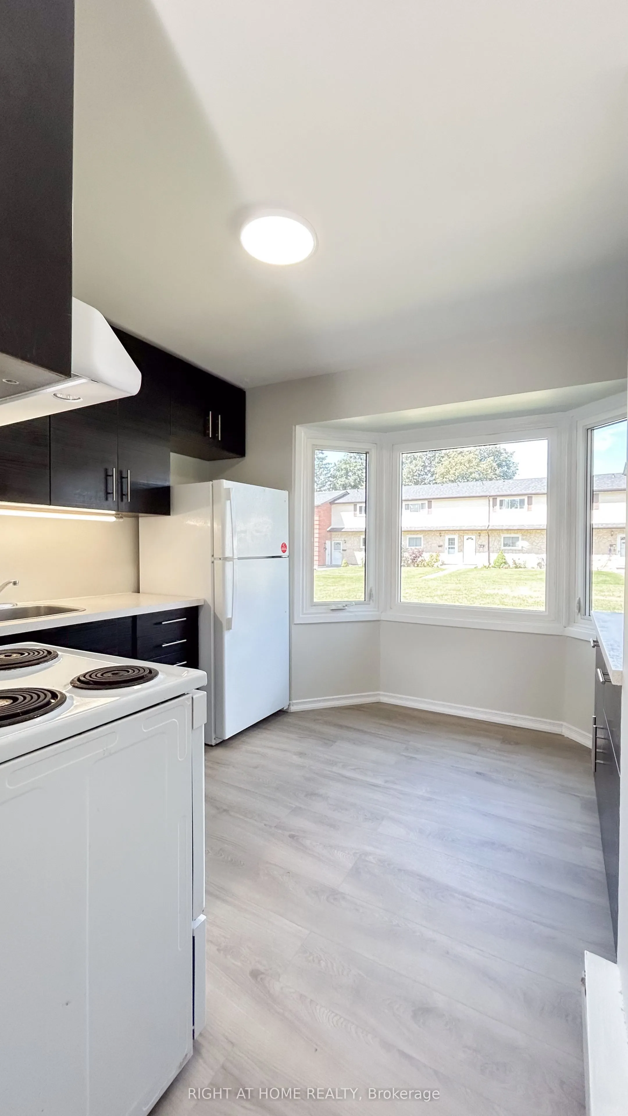 160 Jansen Avenue, #32