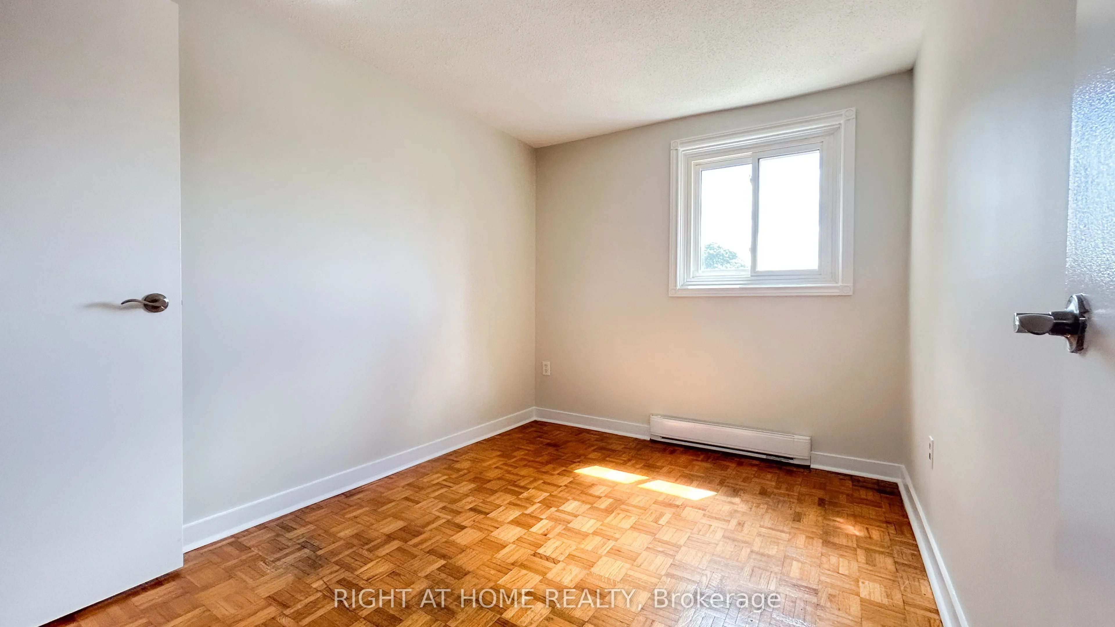 160 Jansen Avenue, #32