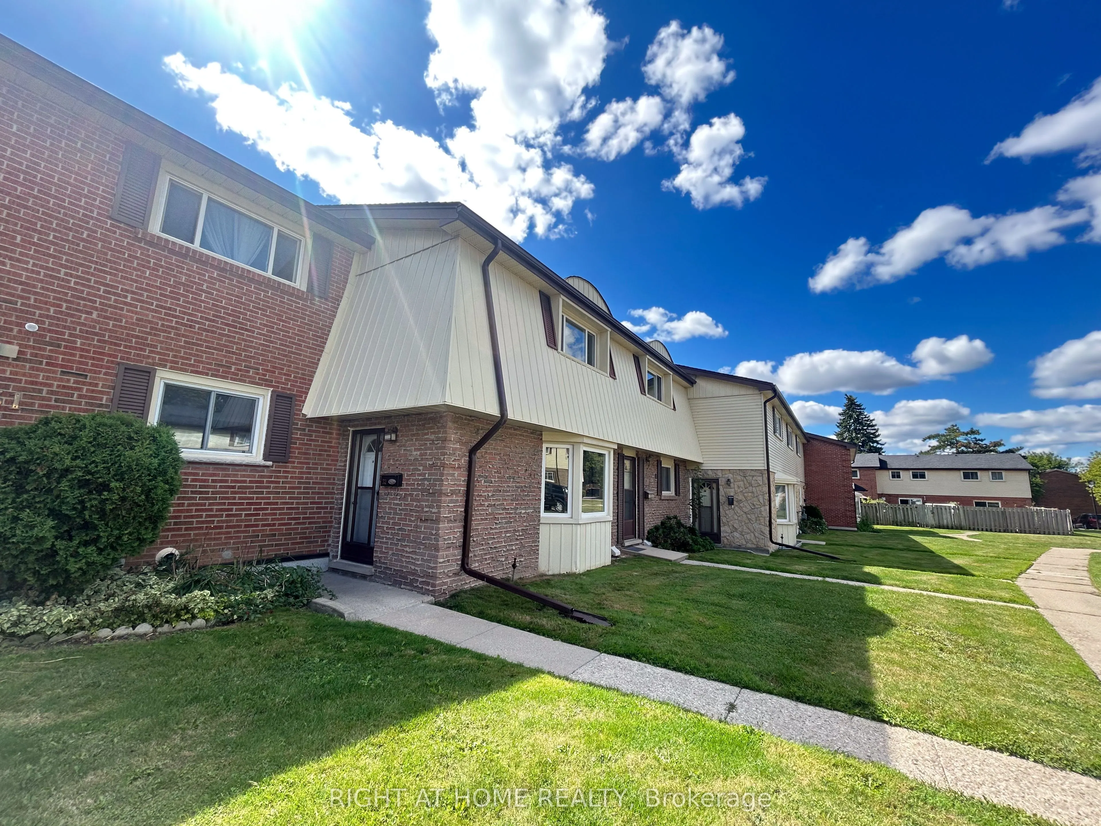 160 Jansen Avenue, #32