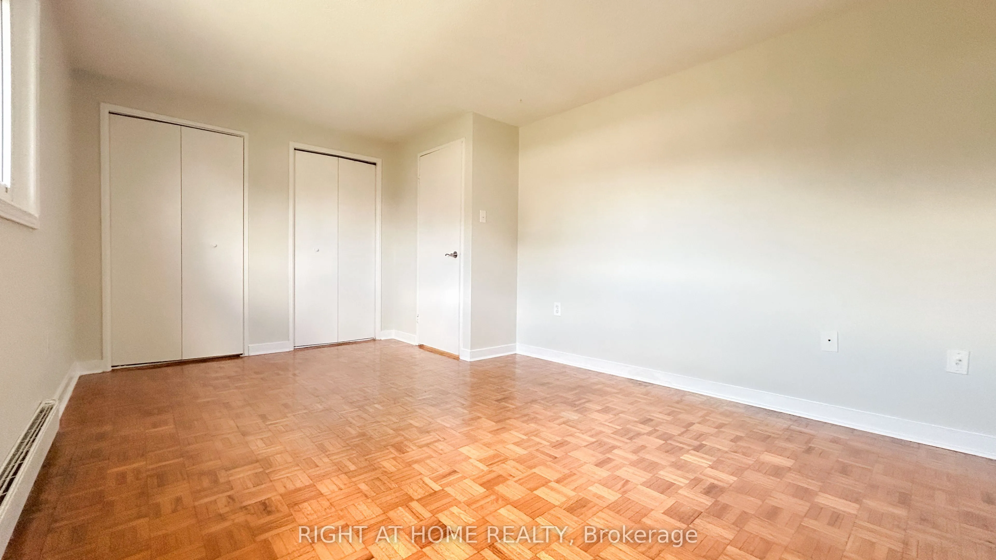 160 Jansen Avenue, #32