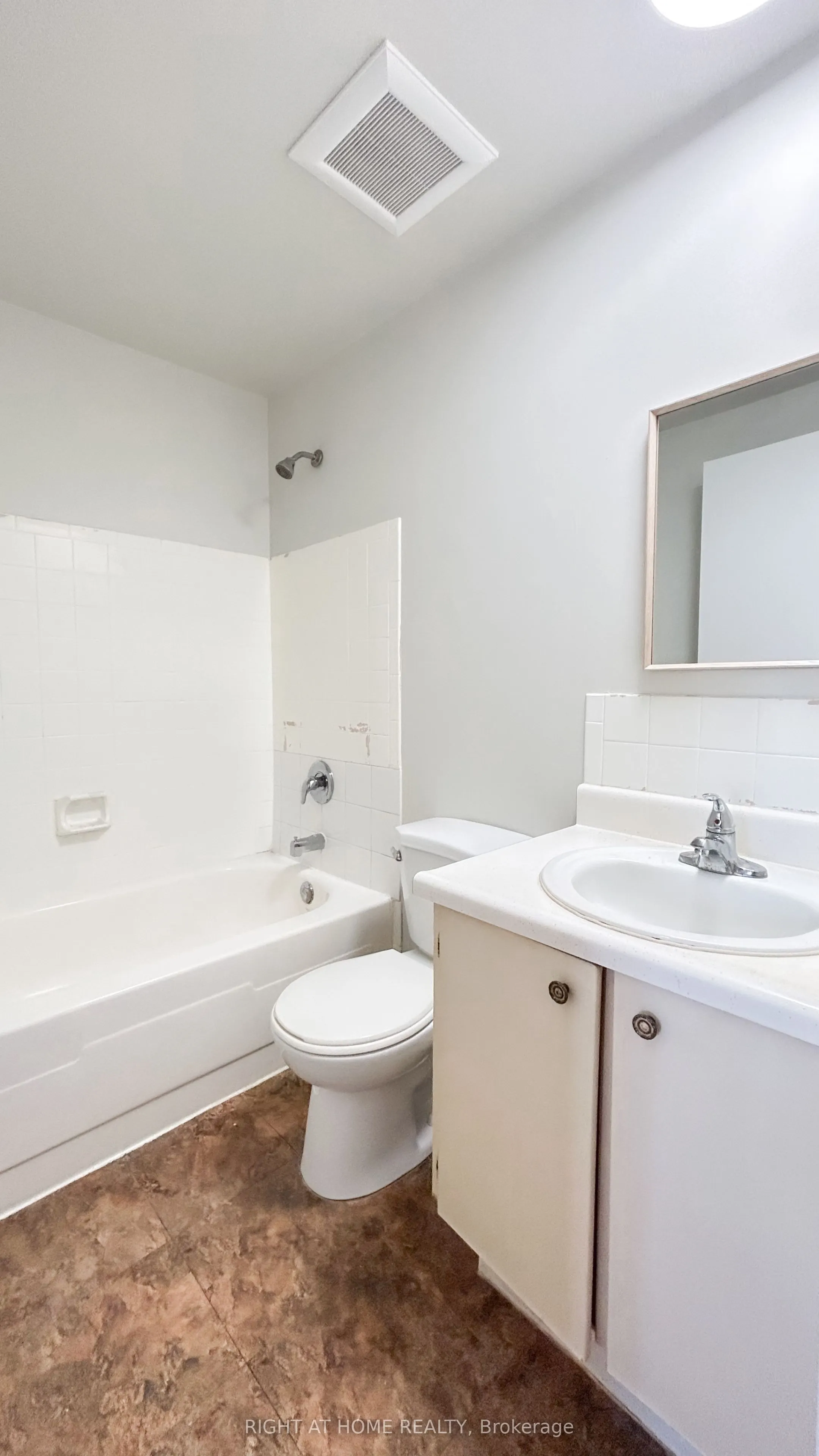 160 Jansen Avenue, #32