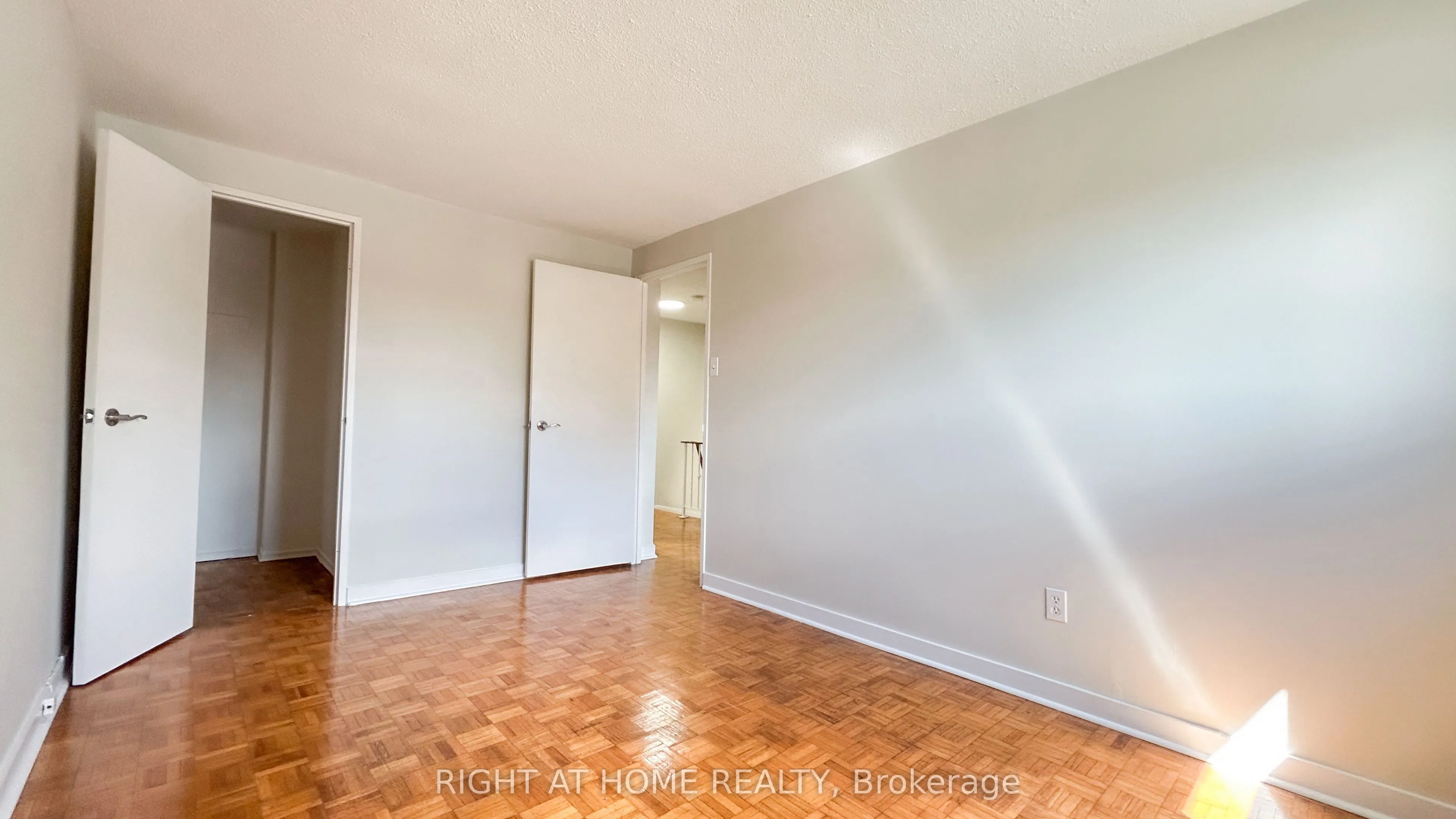 160 Jansen Avenue, #32