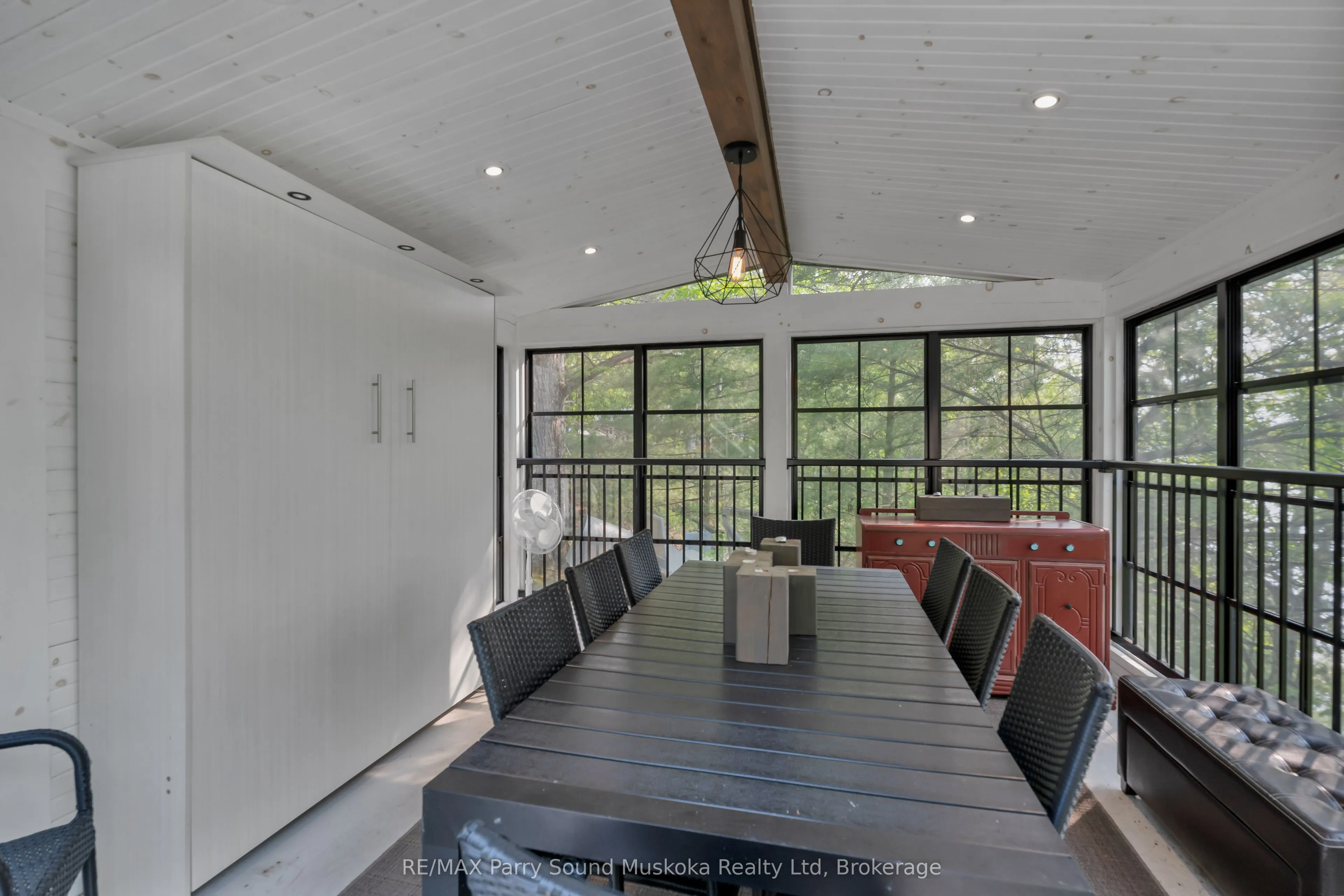 109 Healey Lake