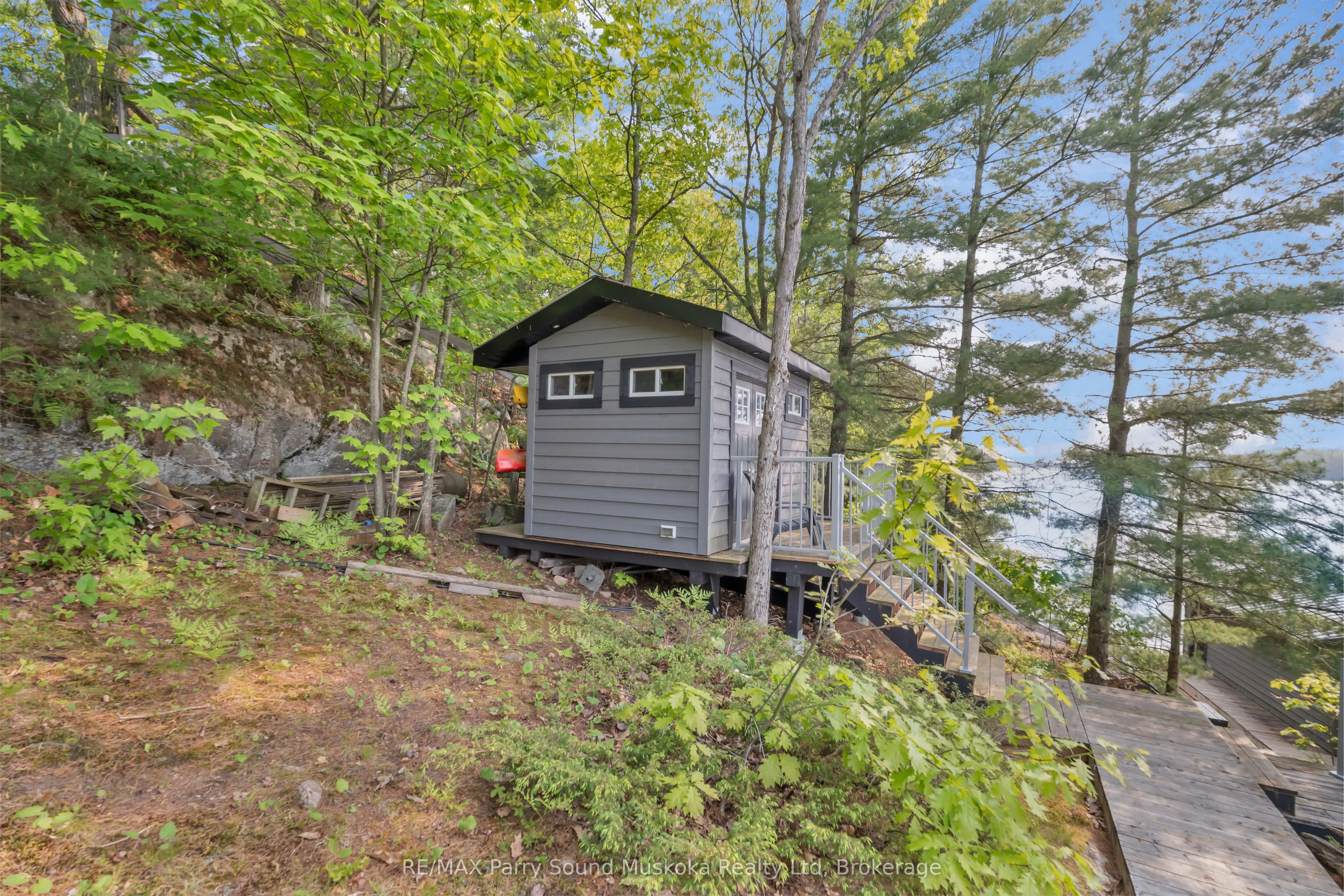 109 Healey Lake