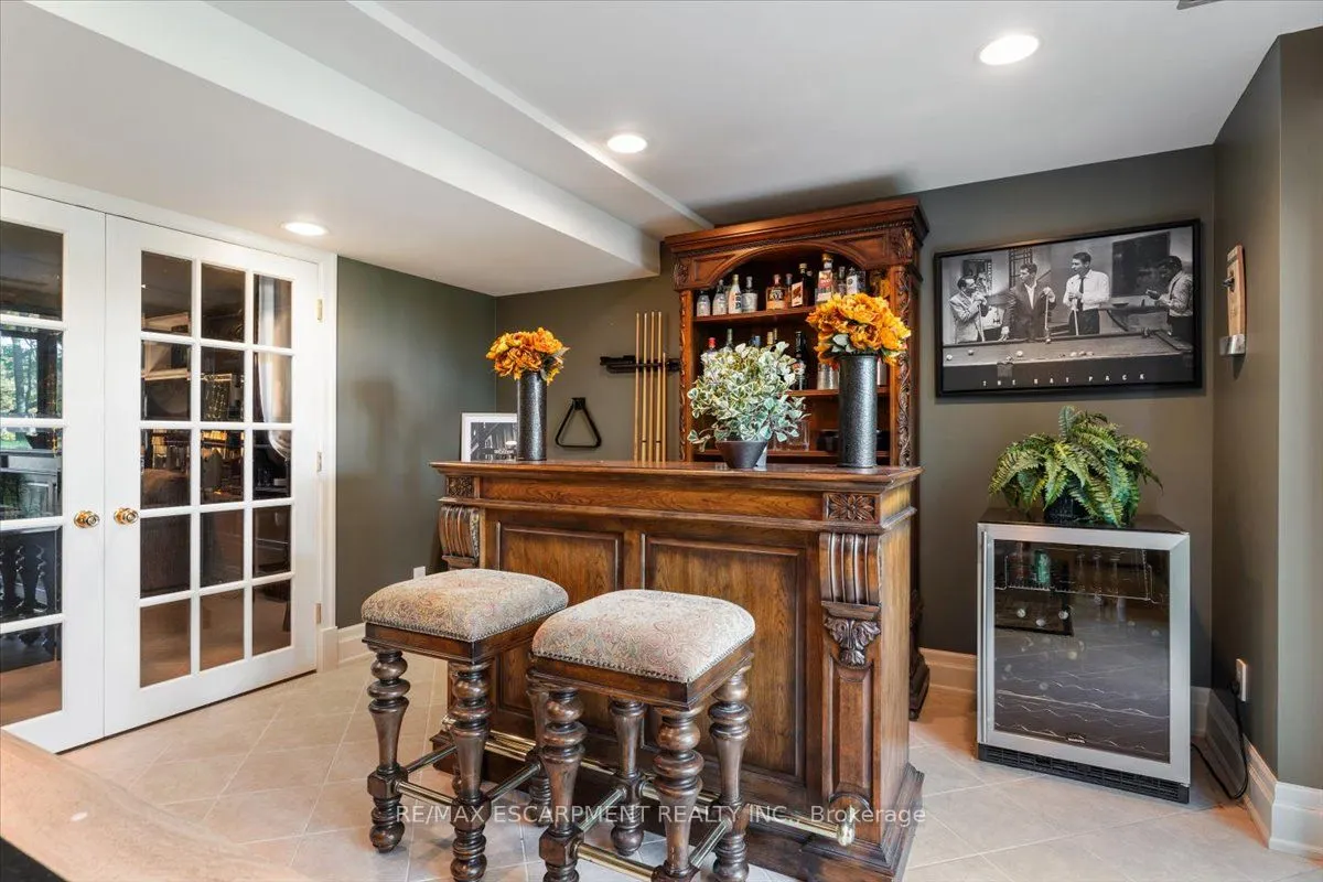 90 Ridge Road W