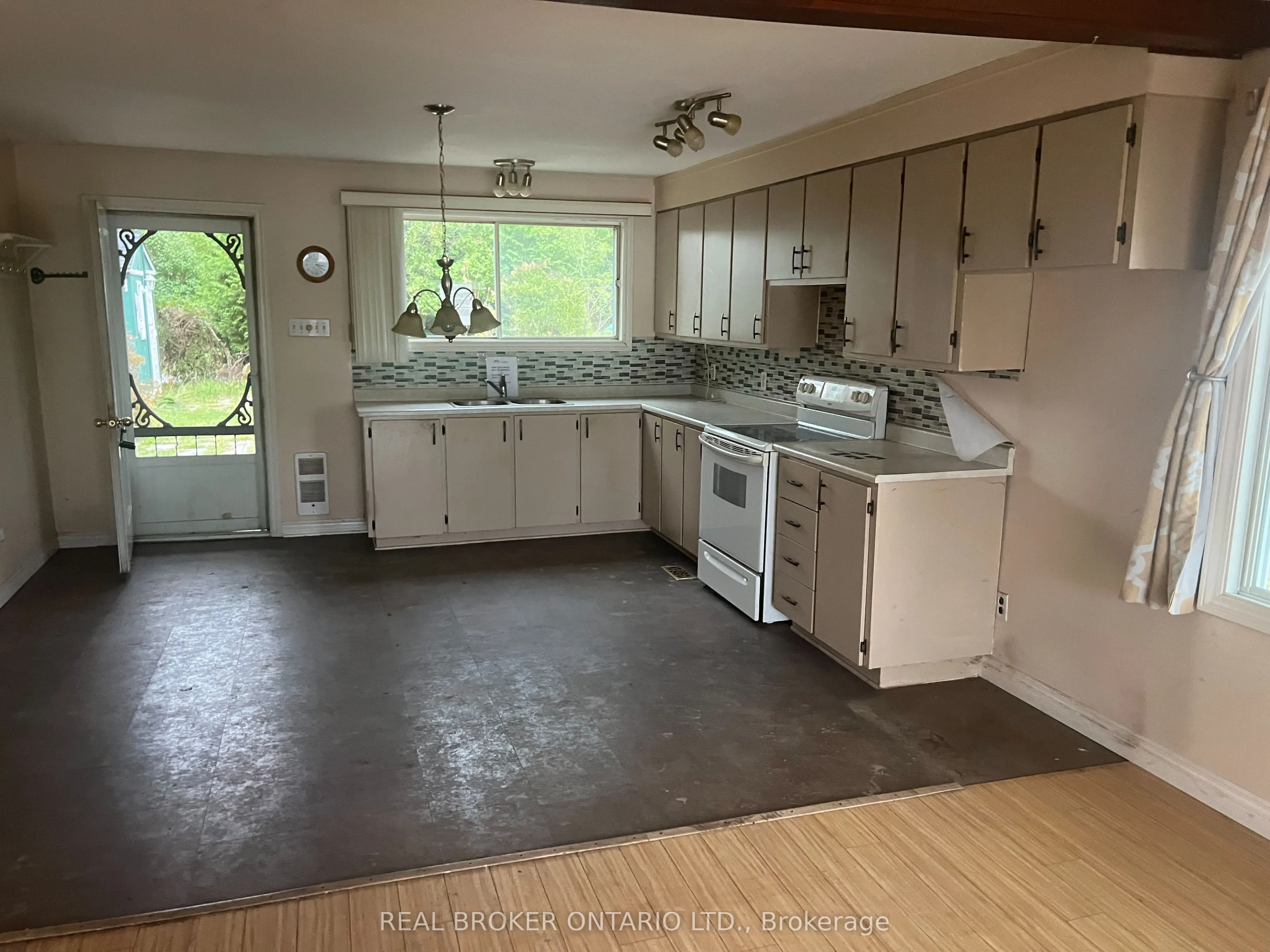 305 Concession Rd 1 Road