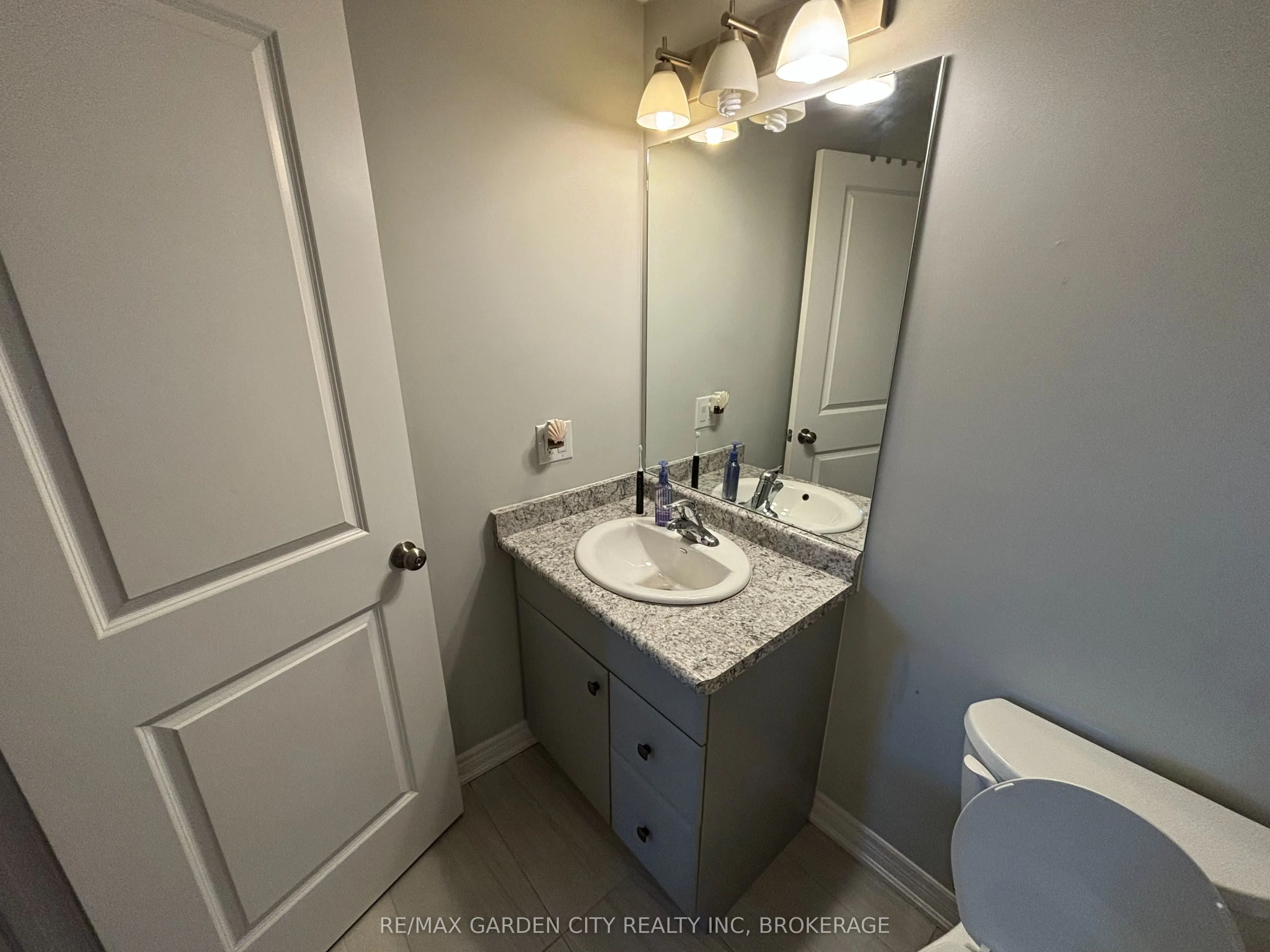 34 BOUNTY Avenue, #LOWER