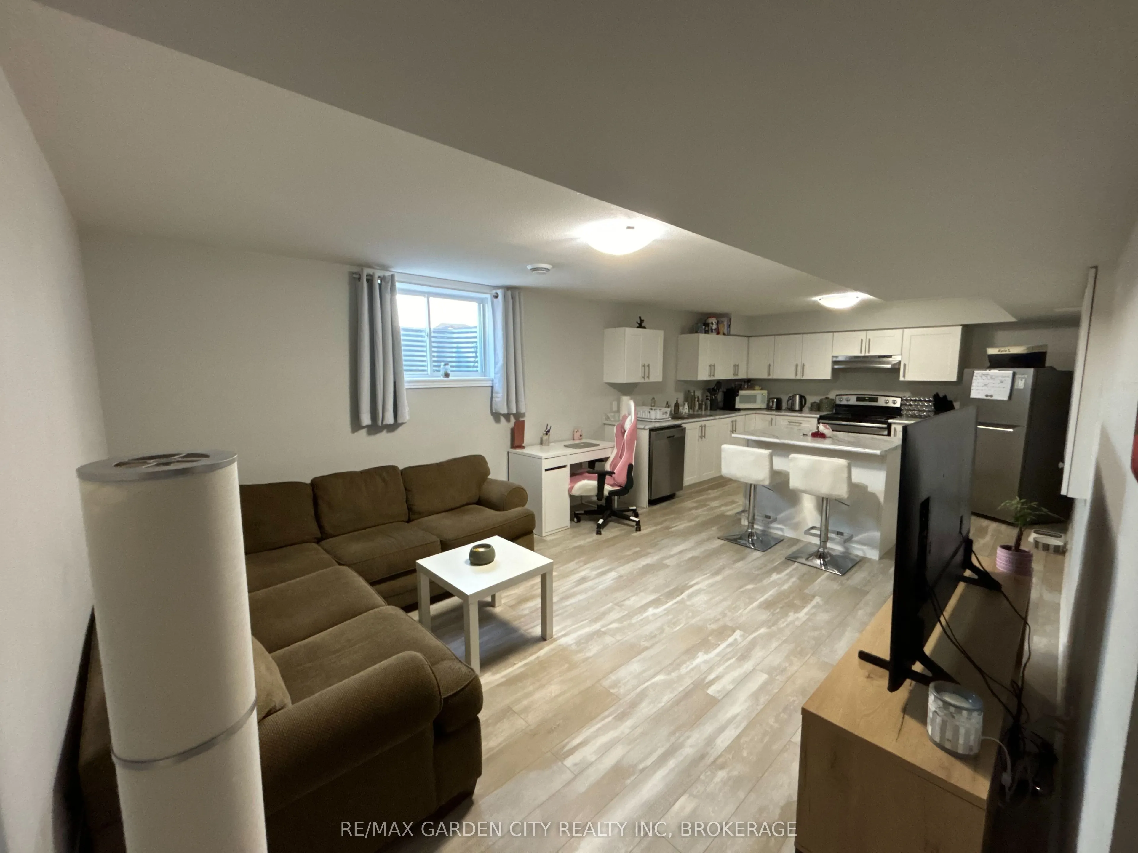 34 BOUNTY Avenue, #LOWER
