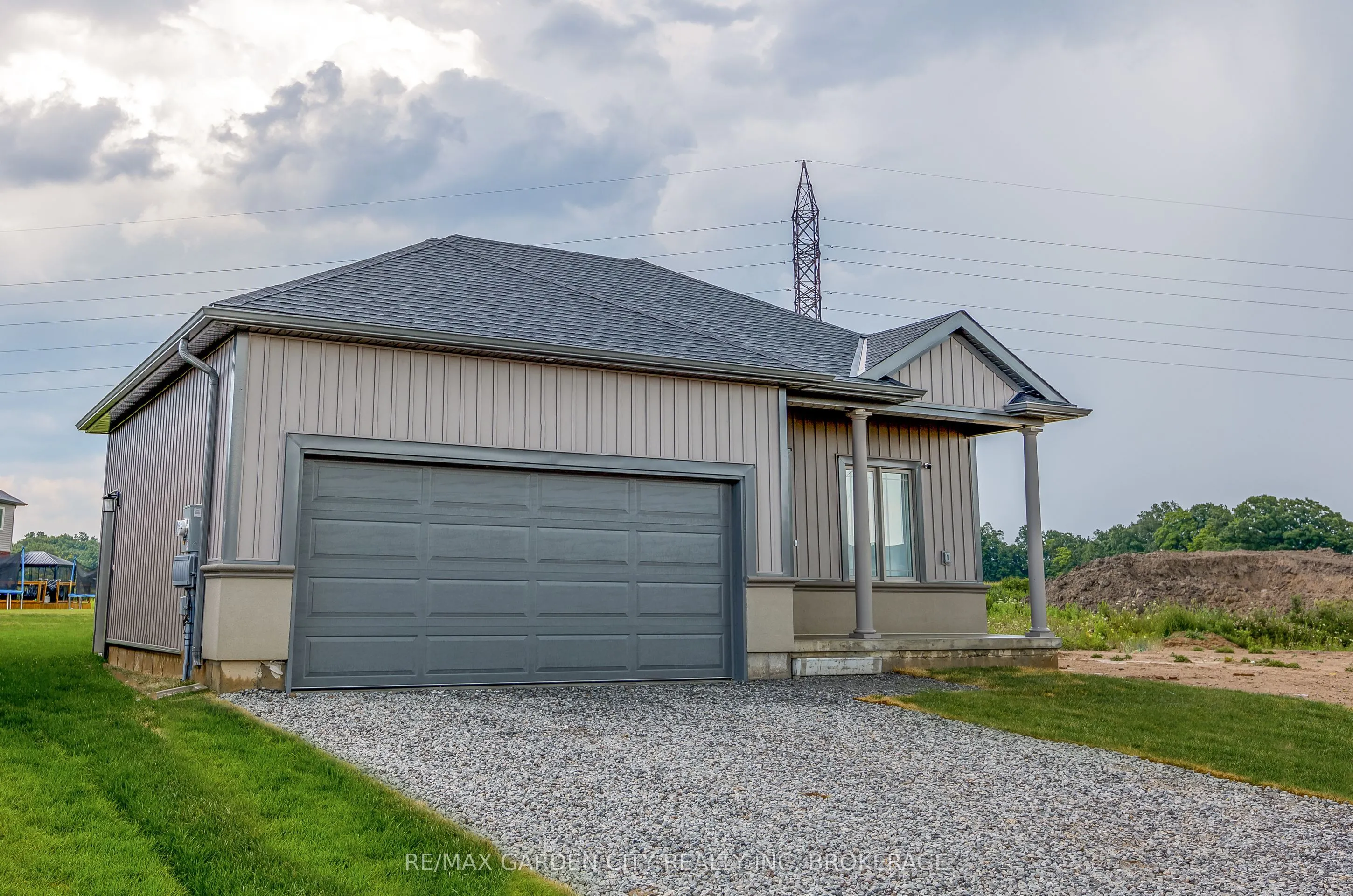 34 BOUNTY Avenue, #LOWER