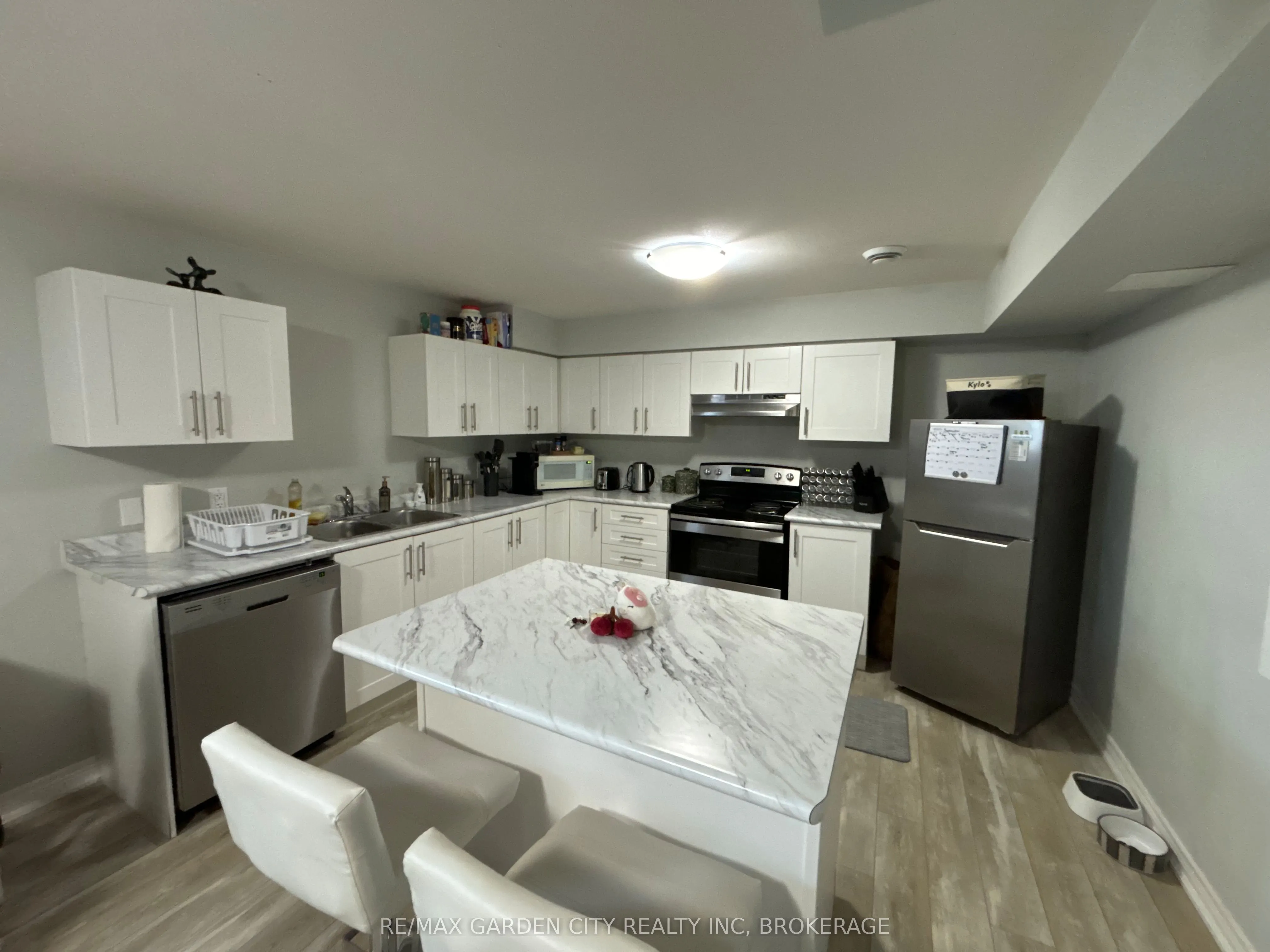 34 BOUNTY Avenue, #LOWER