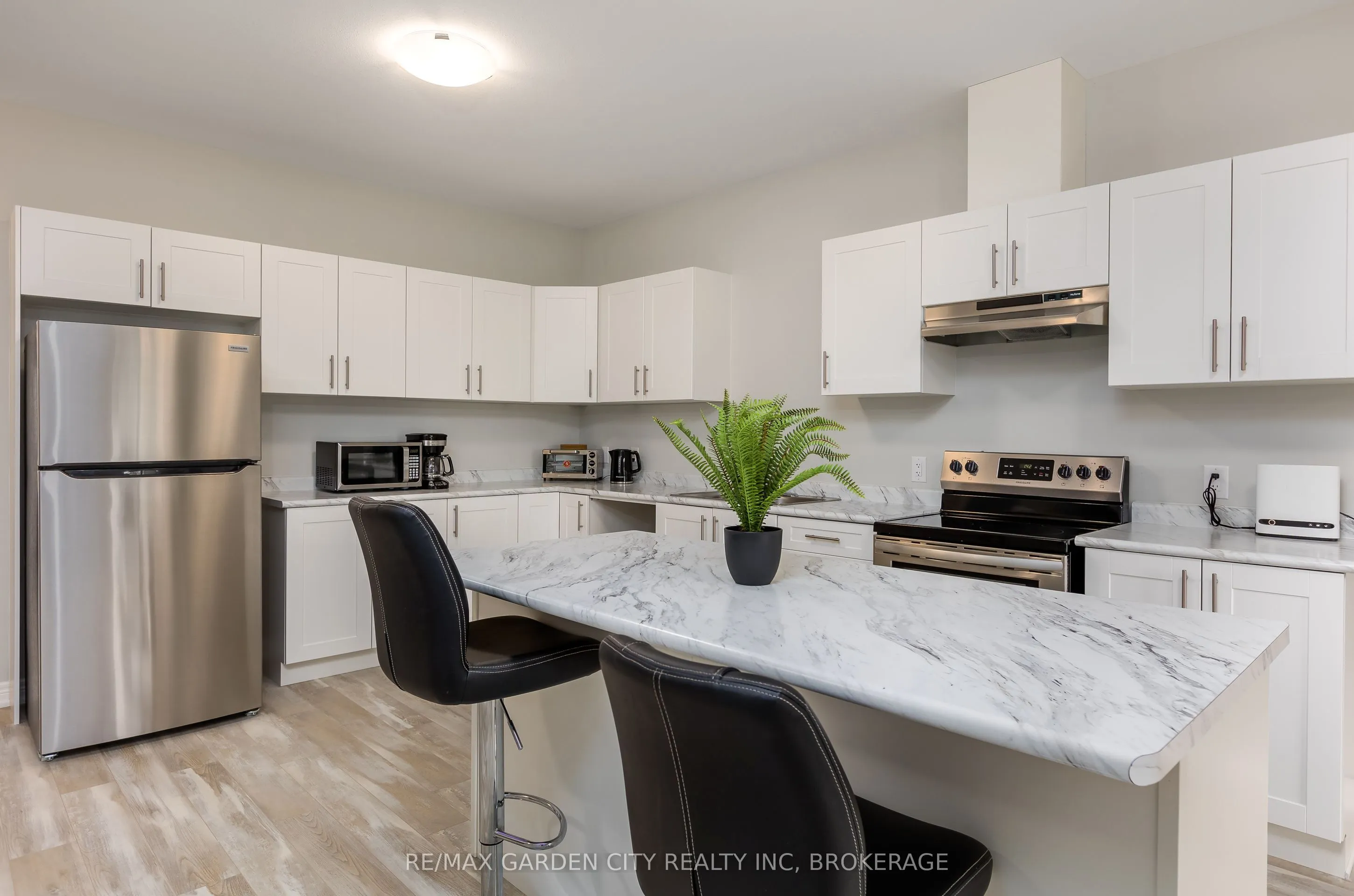 34 Bounty Avenue, #UPPER