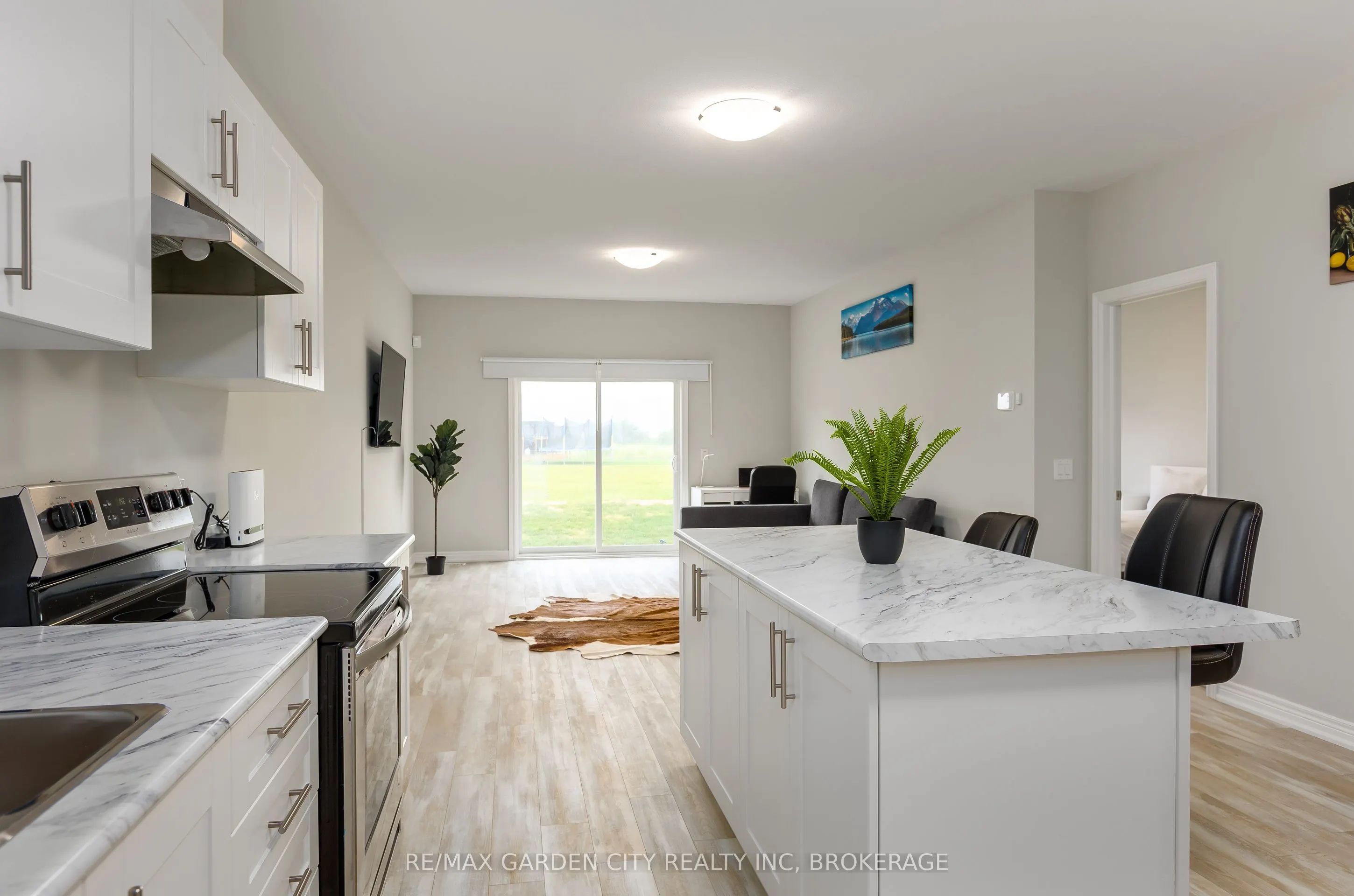 34 Bounty Avenue, #UPPER
